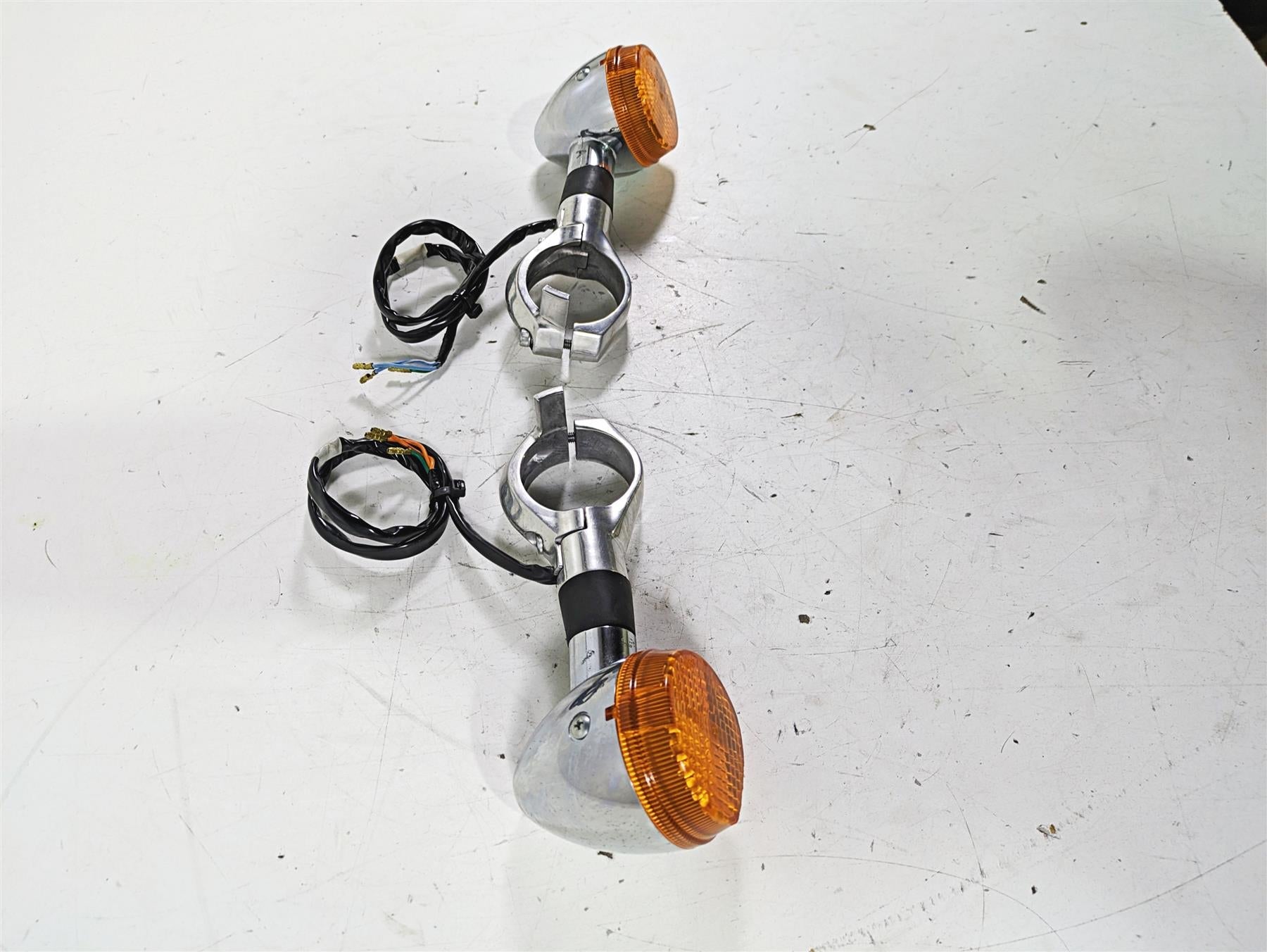 2002 Honda VTX1800 Retro Front Blinker & Clamp Set 33400-MBH-673 33450-MBH-673 {{ shop.shopifyCountryName }} - Mototech271