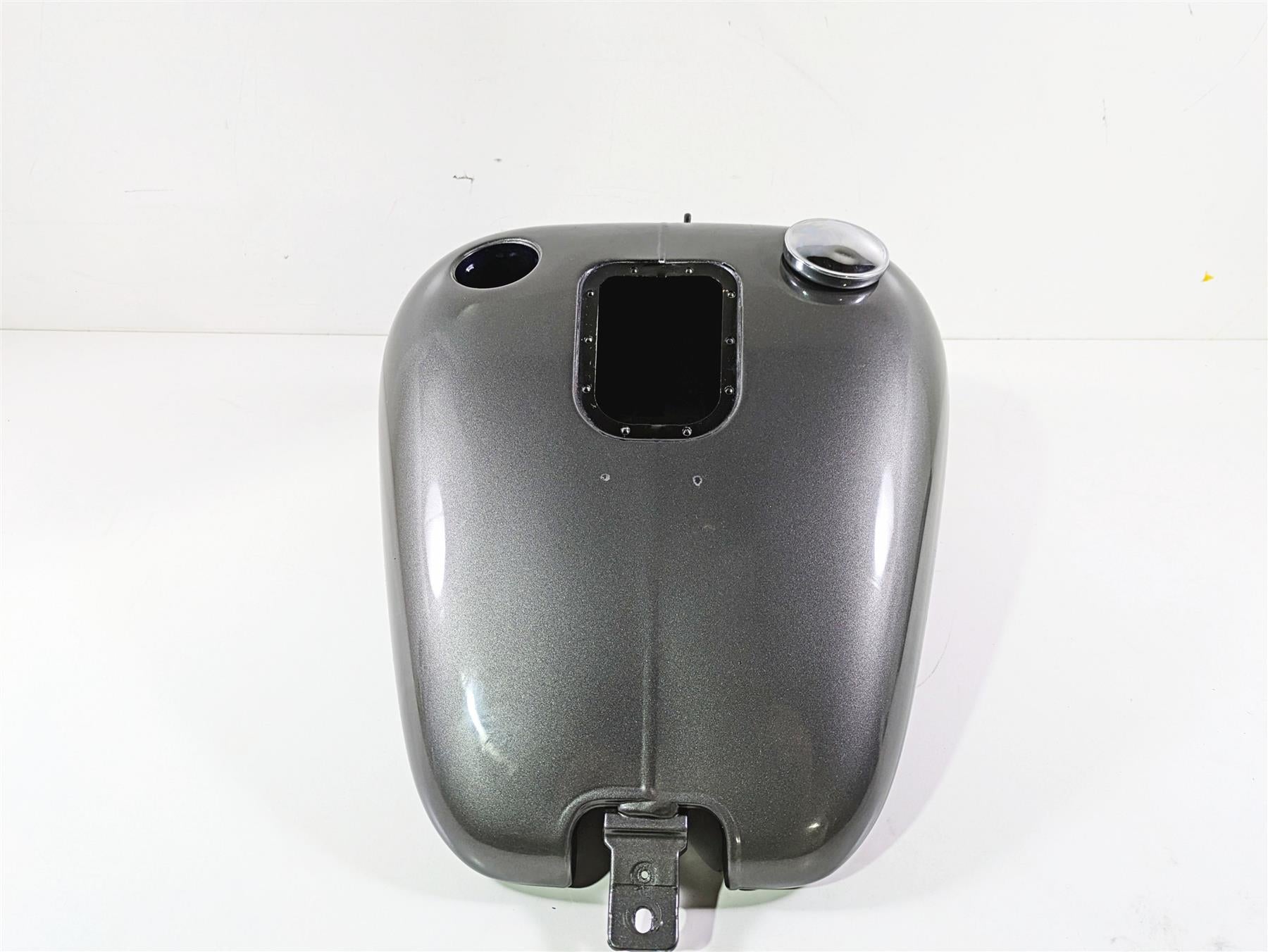 2009 Harley FLSTSB Cross Bones Fuel Gas Petrol Tank - Read 61000800 {{ shop.shopifyCountryName }} - Mototech271