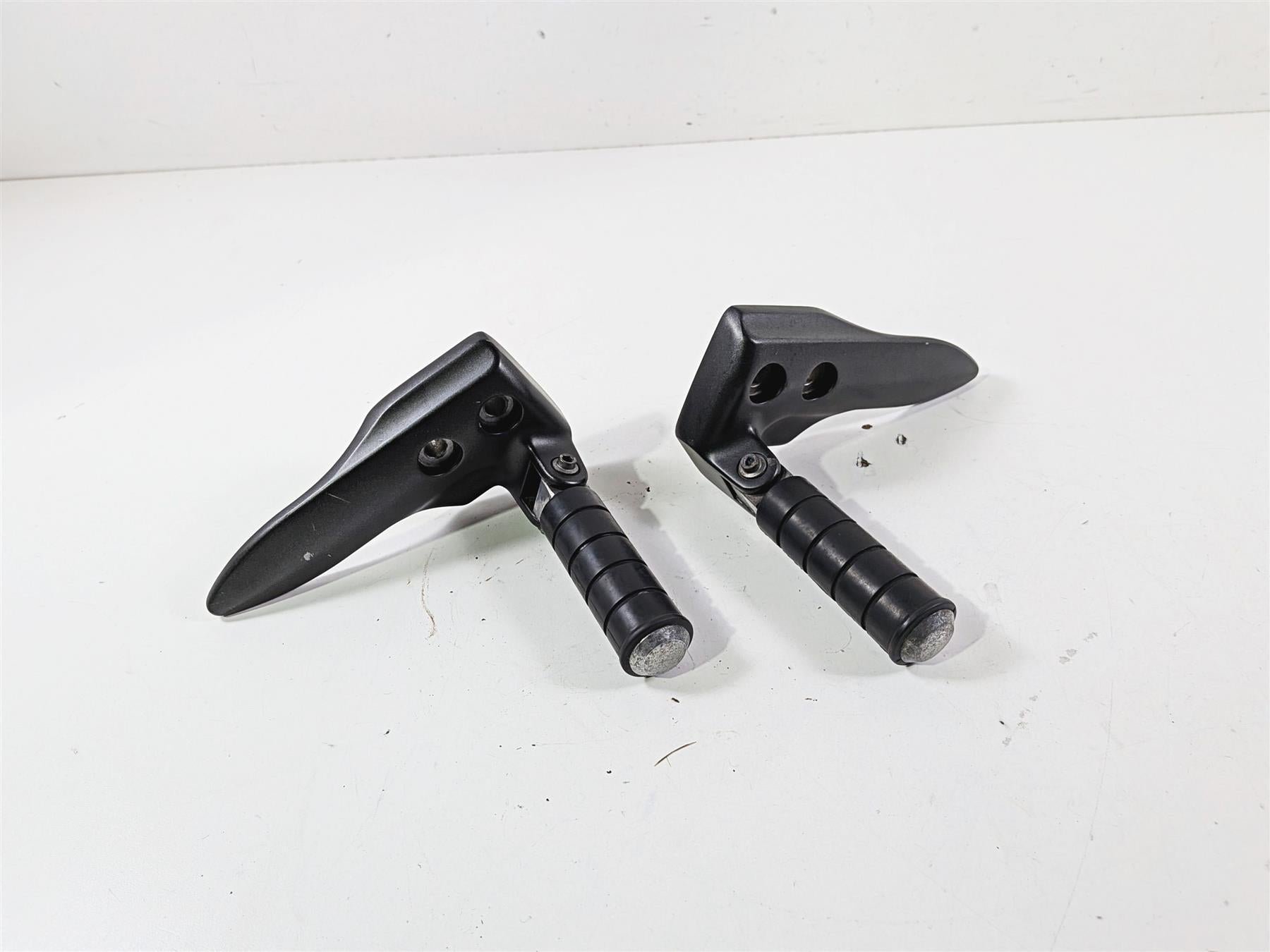 2008 Yamaha XV1900 Roadliner S Rear Passenger Footpeg Set 1D7-27430-00-00 {{ shop.shopifyCountryName }} - Mototech271