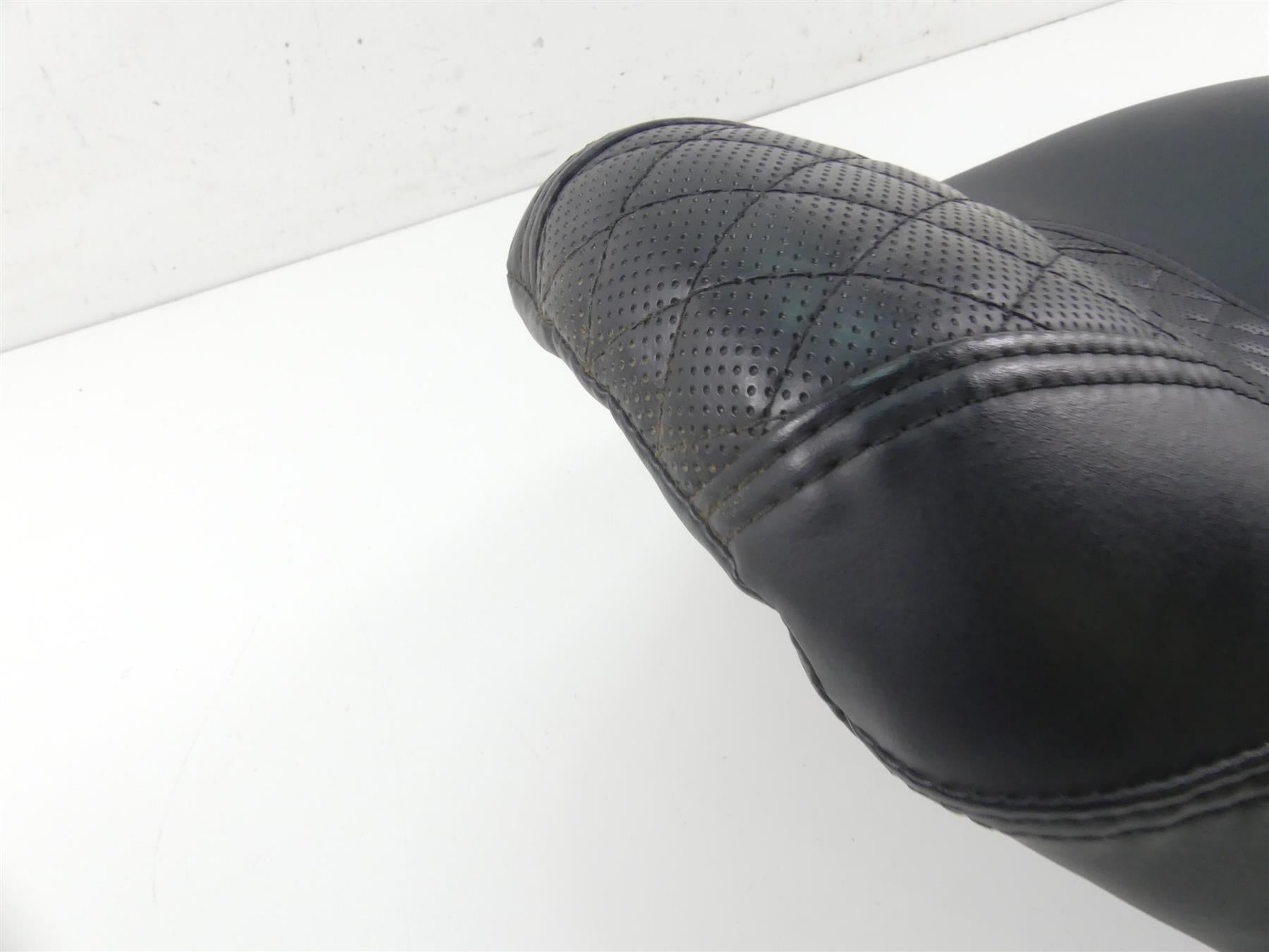 2022 Harley Softail FXBBS Street Bob Nice Hammock Touring Seat Saddle 52000290 {{ shop.shopifyCountryName }} - Mototech271