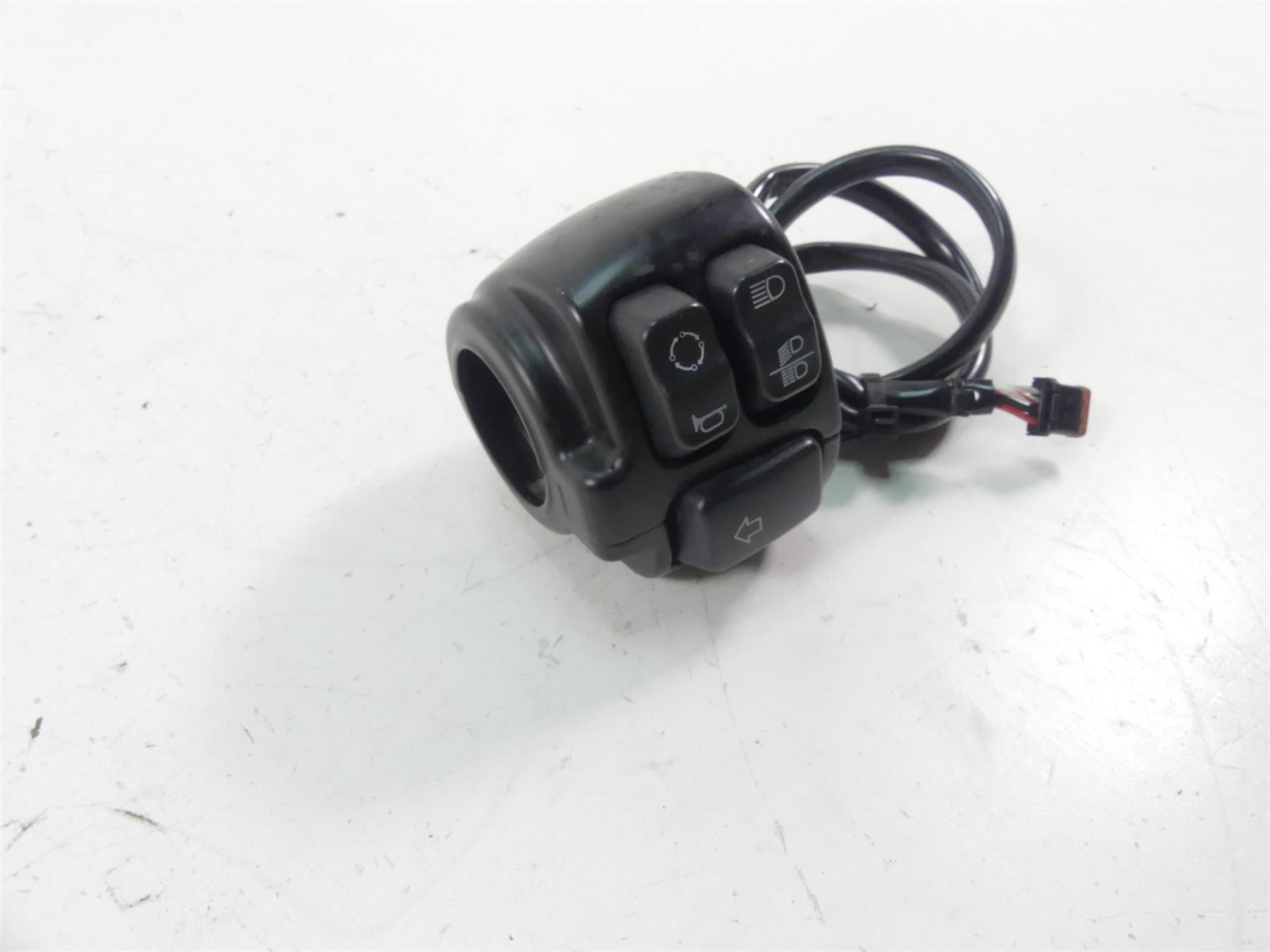 2021 Harley Softail FXBBS Street Bob Left Hand Light Control Switch 71500292 {{ shop.shopifyCountryName }} - Mototech271