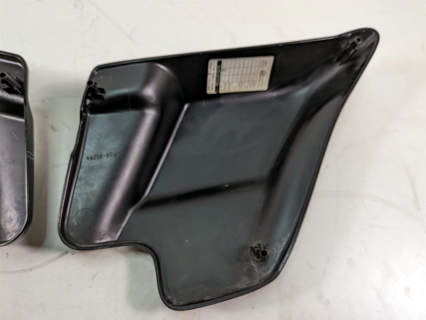 2006 Harley Touring FLHTCUI Electra Glide Vivid Black Side Cover Fairin 66670-97 {{ shop.shopifyCountryName }} - Mototech271