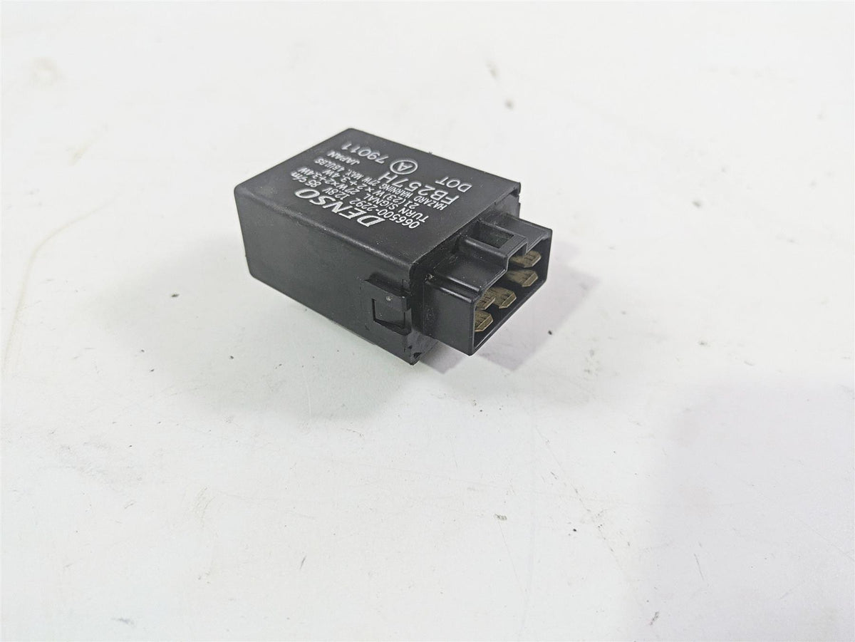 2006 Yamaha XVS650 V-Star Classic Turn Signal Flasher Relay 2UJ-83350-01-00 {{ shop.shopifyCountryName }} - Mototech271