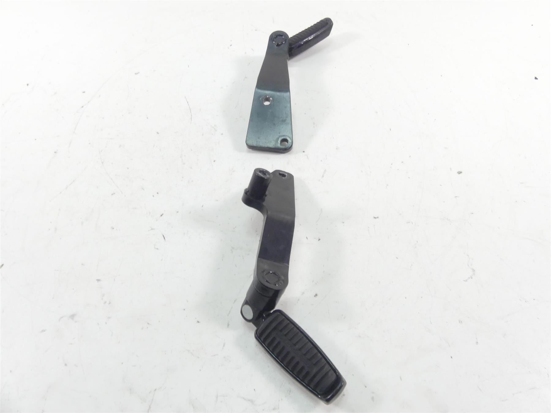 2012 Harley VRSCF Muscle Rod Rear Passenger Footpeg Set 50822-09 50826-09 {{ shop.shopifyCountryName }} - Mototech271
