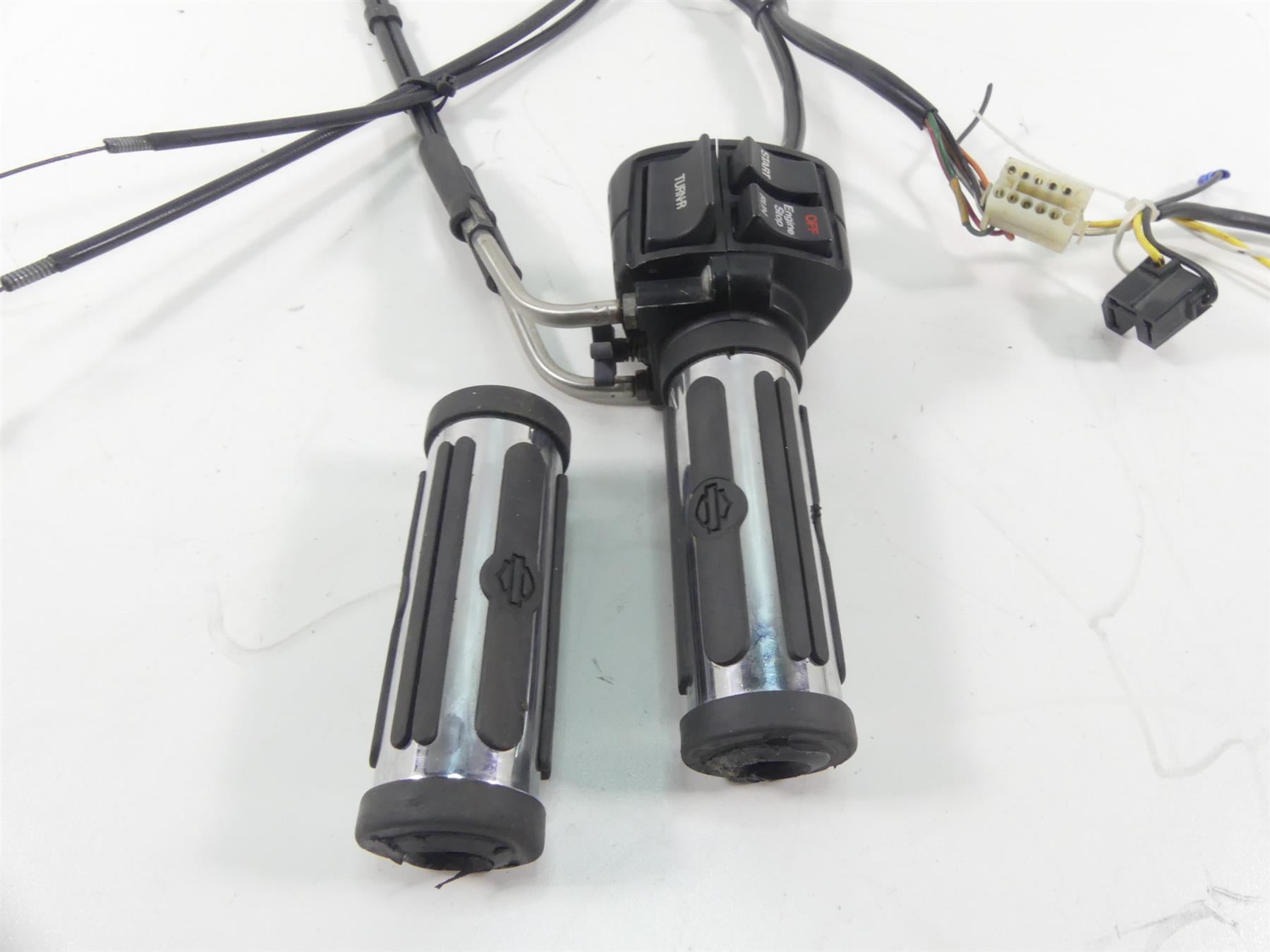 1993 Harley FXSTS Softail Springer Right Control Switch + Throttle Grip 70219-87 {{ shop.shopifyCountryName }} - Mototech271