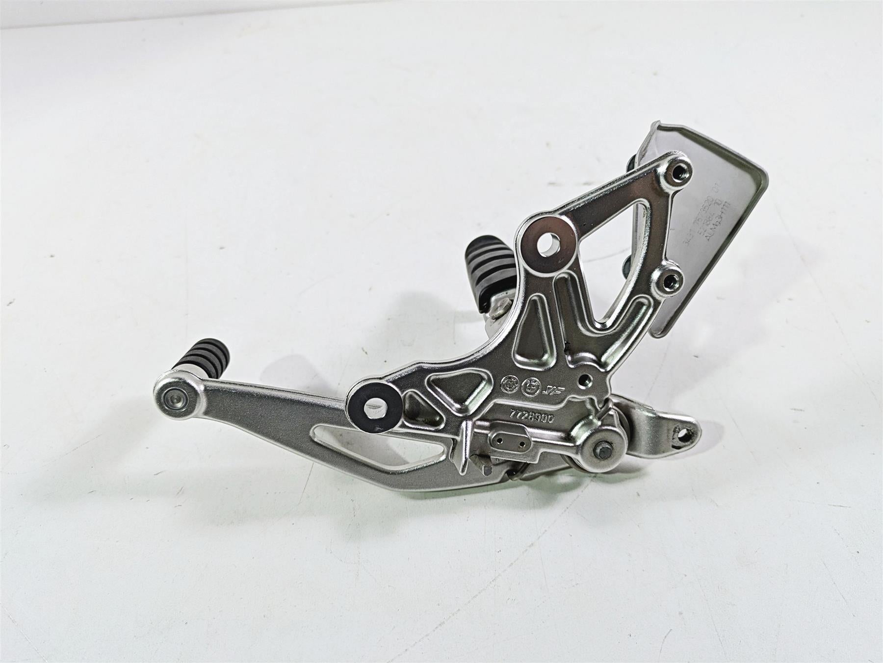 2012 BMW R1200R K27 Right Rider Footpeg & Brake Pedal 46717671078 35217728911 {{ shop.shopifyCountryName }} - Mototech271