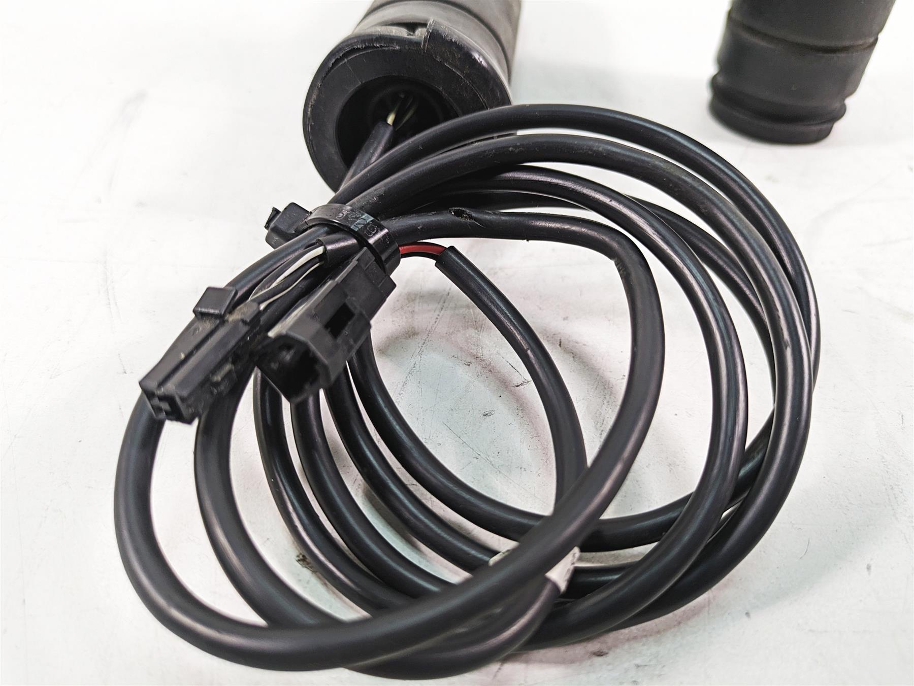 2014 Harley Touring FLHTK Electra Glide Heated Hand Grip Set - Read 56209-10A {{ shop.shopifyCountryName }} - Mototech271
