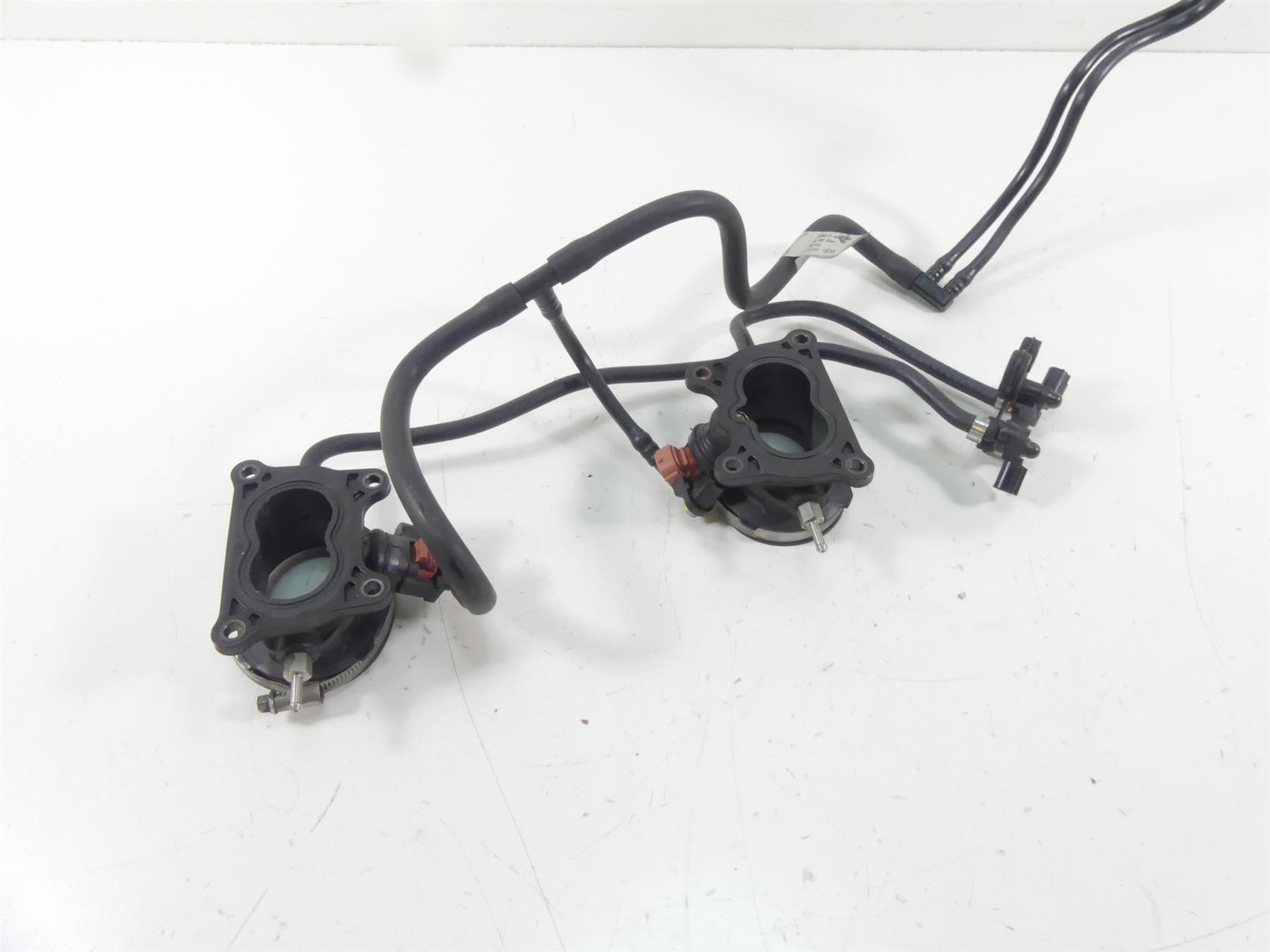2015 Ducati Diavel Dark Fuel Gas Petrol Injectors Hose Set 59024021A {{ shop.shopifyCountryName }} - Mototech271
