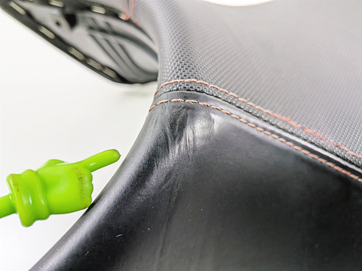 2019 Triumph Speed Triple RS 1050 Front Comfort Seat Saddle T2307334 {{ shop.shopifyCountryName }} - Mototech271