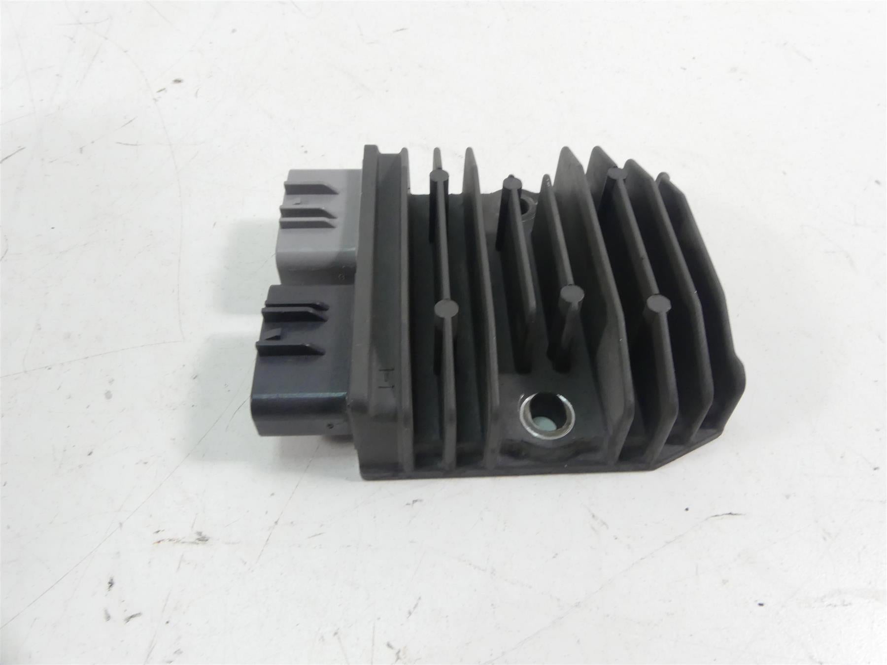 2017 Ducati Monster 1200 S Rectifier Voltage Regulator 54040321A SH821AA {{ shop.shopifyCountryName }} - Mototech271