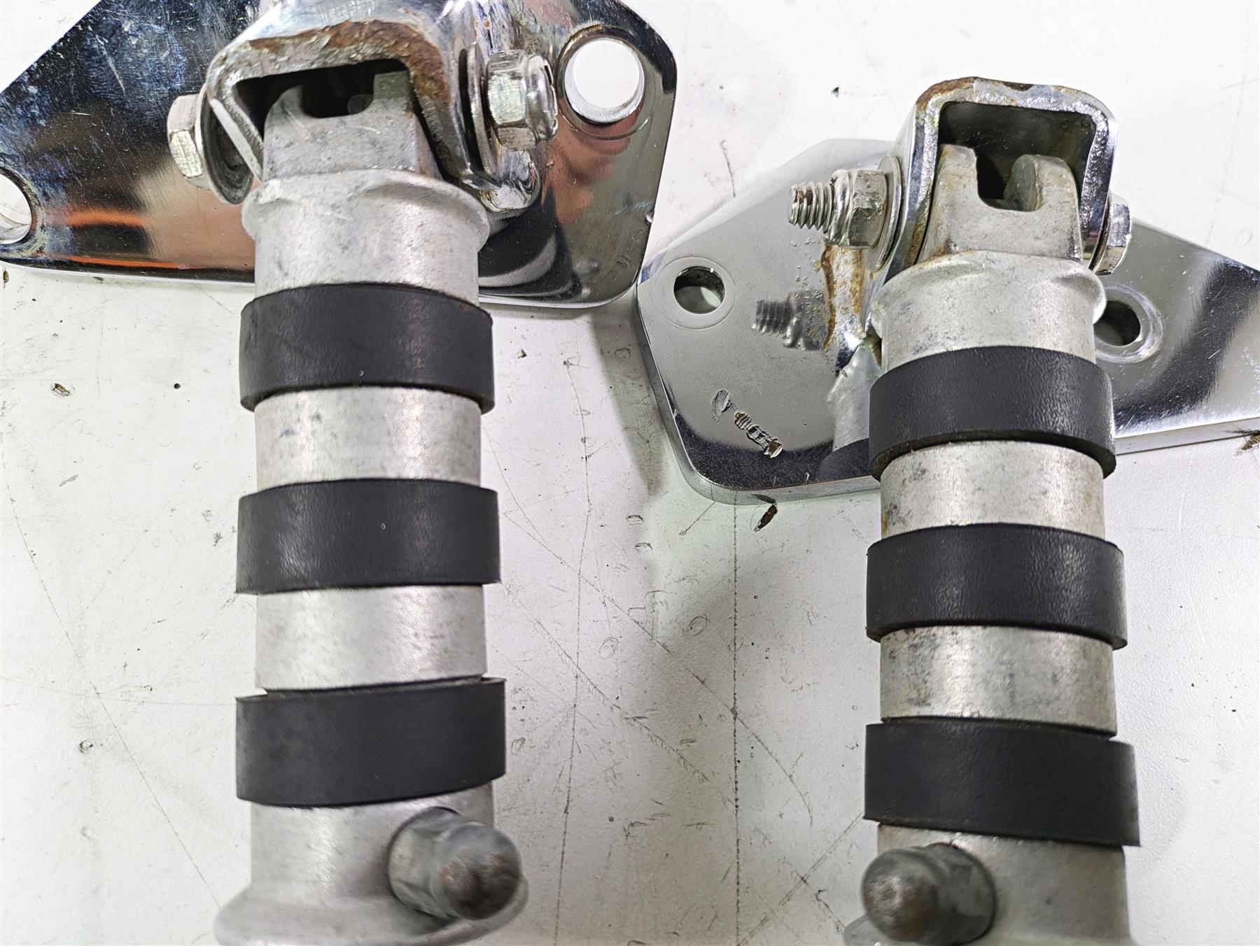 2001 Honda VT1100 Shadow Sabre Front Driver Rider Foot Peg Set 50612-MBA-020 {{ shop.shopifyCountryName }} - Mototech271