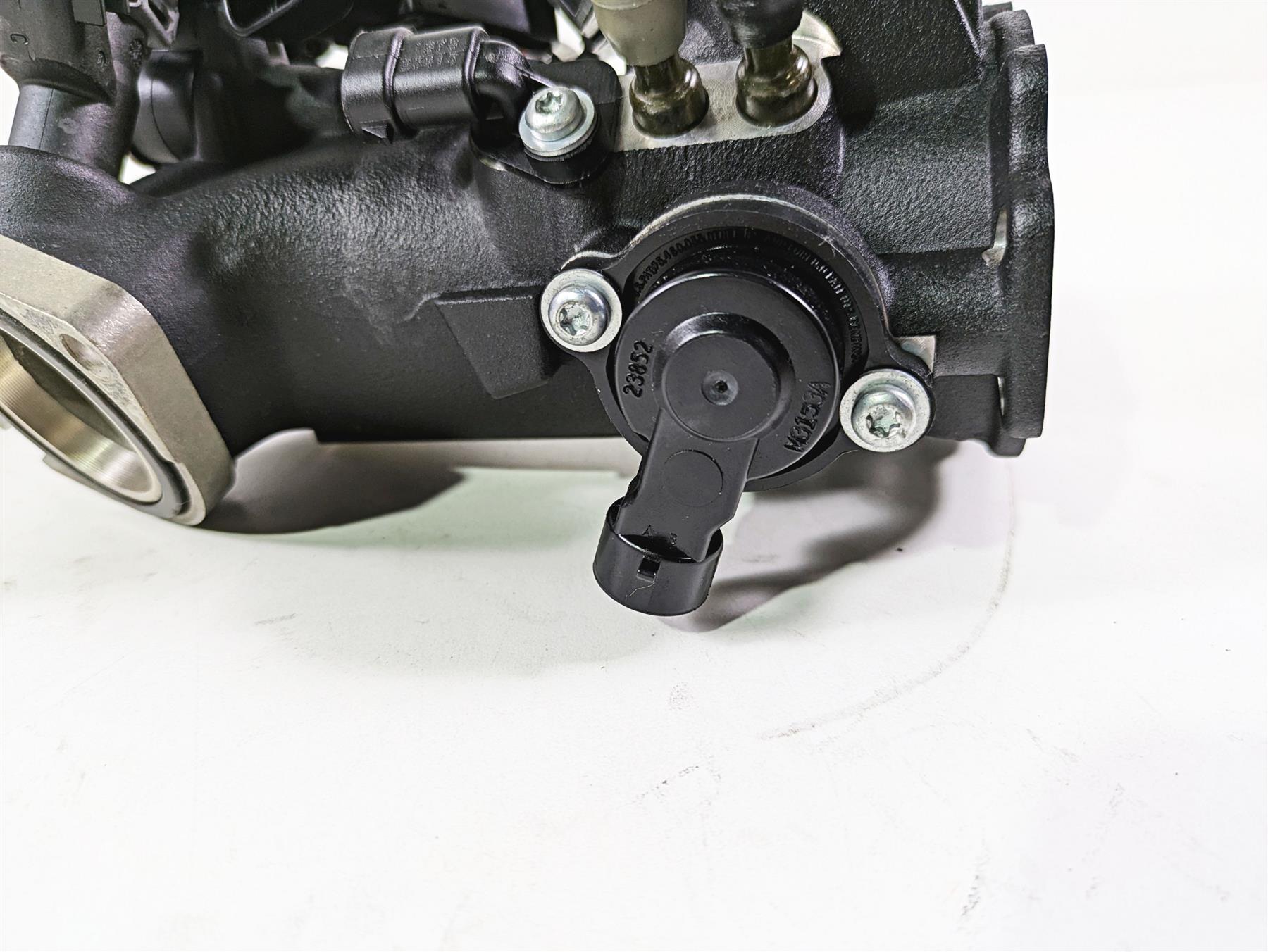 2014 Harley FXDL Dyna Low Rider Throttle Body Fuel Injectors 27708-10A 27618-06A {{ shop.shopifyCountryName }} - Mototech271
