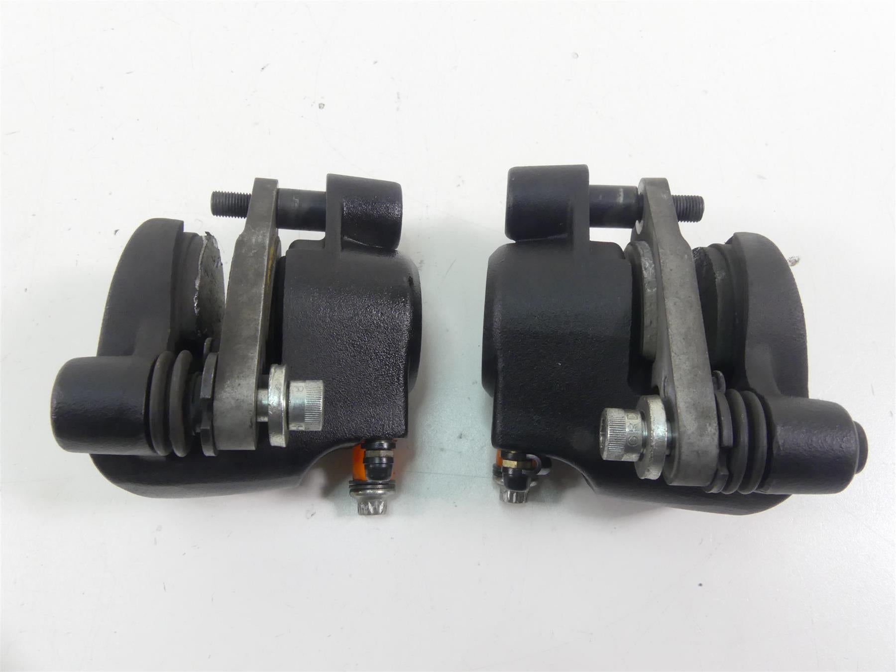 1999 Harley Touring FLHTCUI Electra Glide Front Brake Caliper Set 44023-83C {{ shop.shopifyCountryName }} - Mototech271