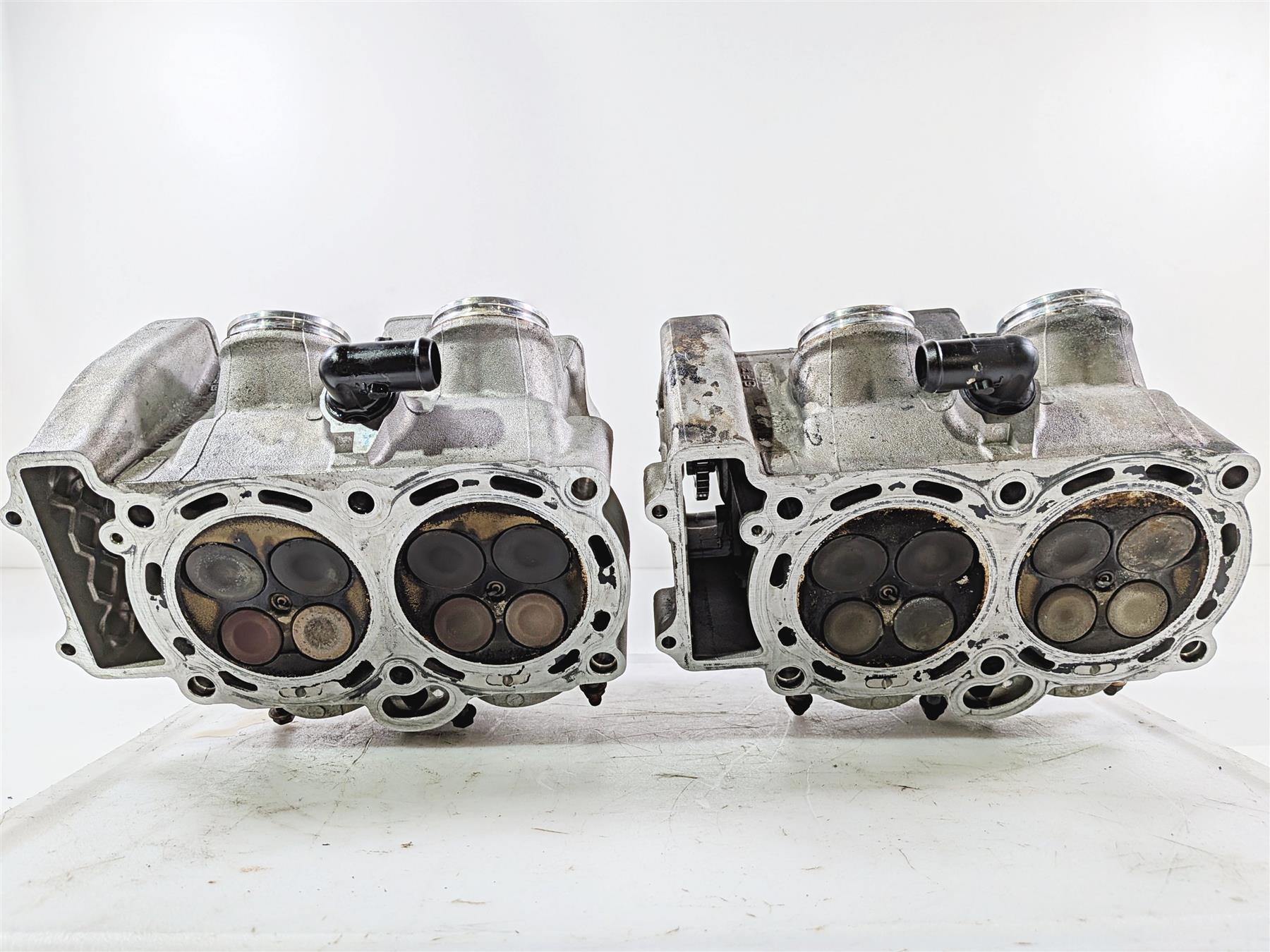 2016 Aprilia RSV 1100 Tuono V4 Factory Cylinder Head & Cam Shaft Set 8986822 {{ shop.shopifyCountryName }} - Mototech271