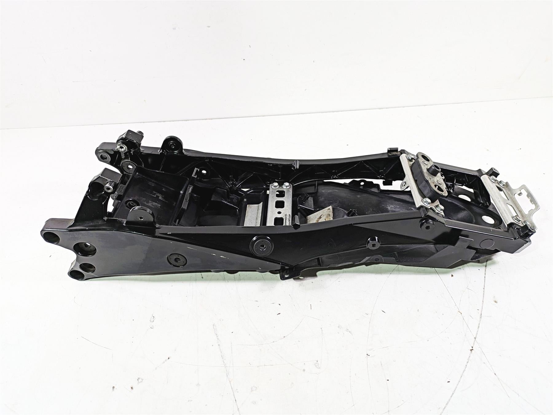2016 Suzuki GSXR1000 Straight Subframe Inner Fender Set 41211-47H00 41221-47H00 {{ shop.shopifyCountryName }} - Mototech271