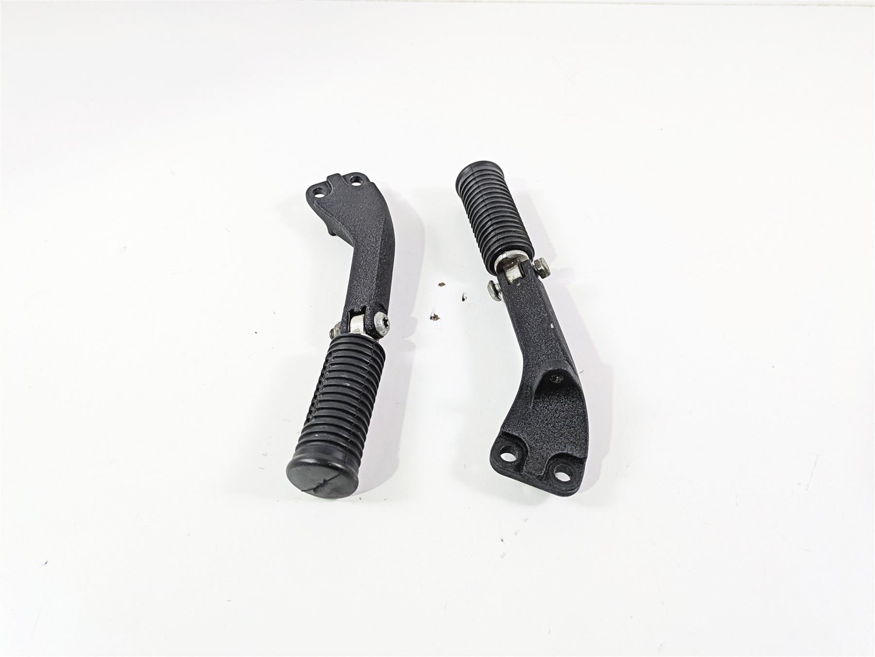 2014 Harley FXDF Dyna Fat Bob Rear Passenger Footpeg Set 49224-06A 49230-06 {{ shop.shopifyCountryName }} - Mototech271
