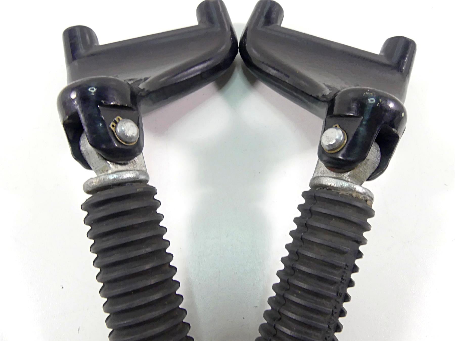 2005 Harley Sportster XL1200 C Rear Passenger Foot Peg Set 49314-04 49315-04 {{ shop.shopifyCountryName }} - Mototech271