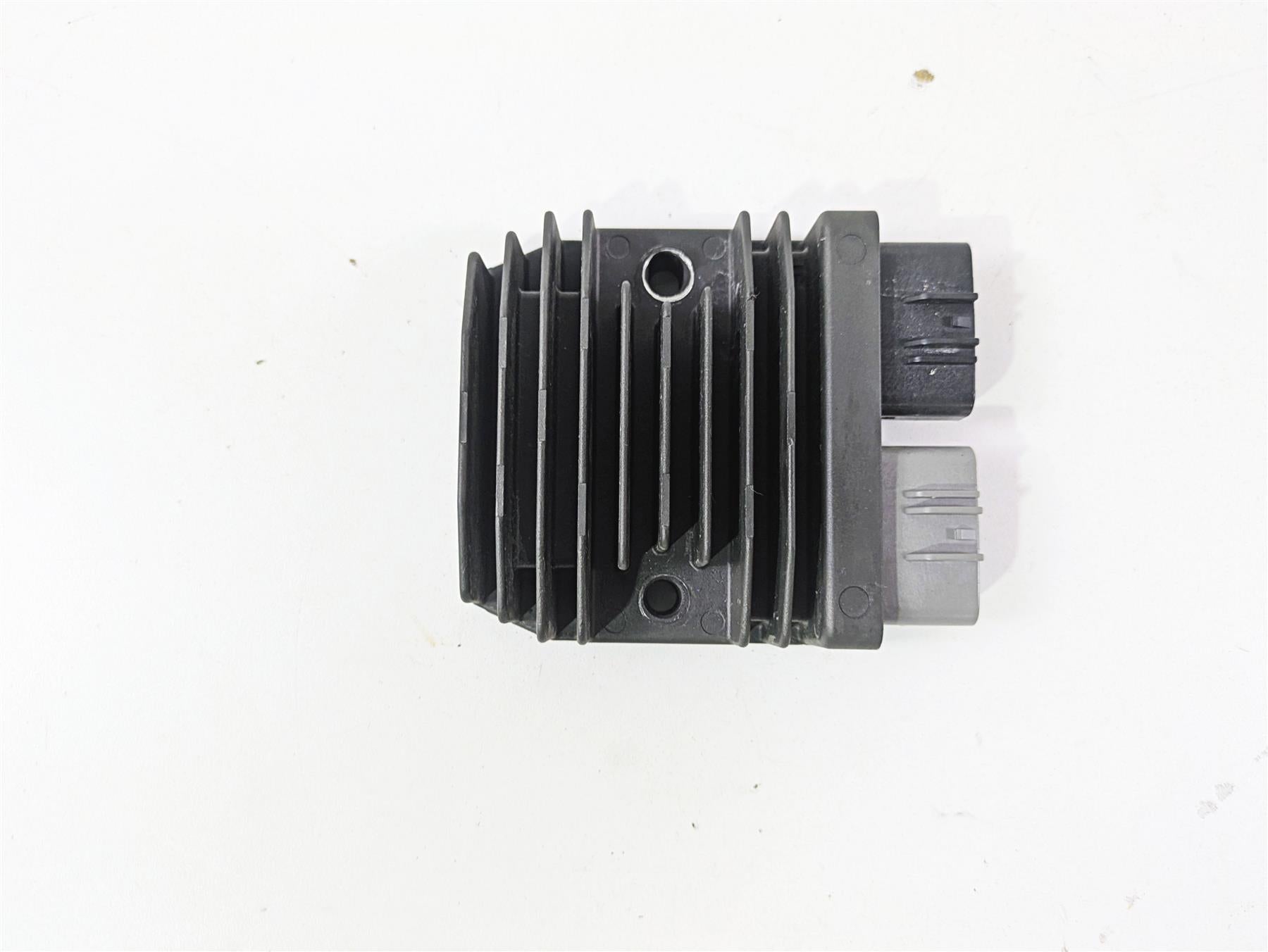 2024 Triumph Street Triple 765 R Rectifier Voltage Regulator FH027AA T1300679 {{ shop.shopifyCountryName }} - Mototech271