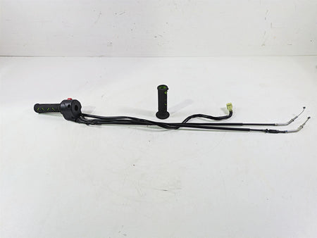 2021 Kawasaki Z900 ZR900 Right Hand Control Switch Throttle Grip Set 46091-0500 {{ shop.shopifyCountryName }} - Mototech271