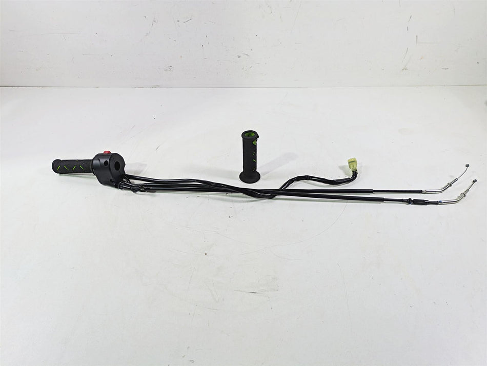 2021 Kawasaki Z900 ZR900 Right Hand Control Switch Throttle Grip Set 46091-0500 {{ shop.shopifyCountryName }} - Mototech271
