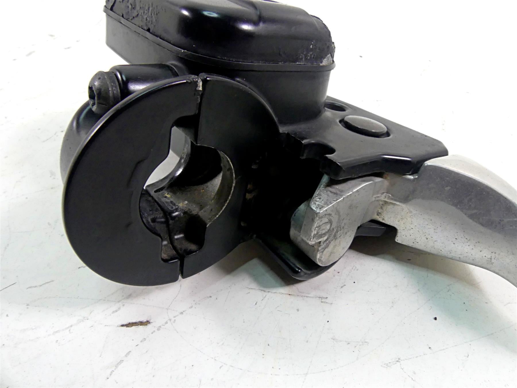 2010 Harley Touring FLHRC Road King Front Brake Master Cylinder 42855-06D {{ shop.shopifyCountryName }} - Mototech271