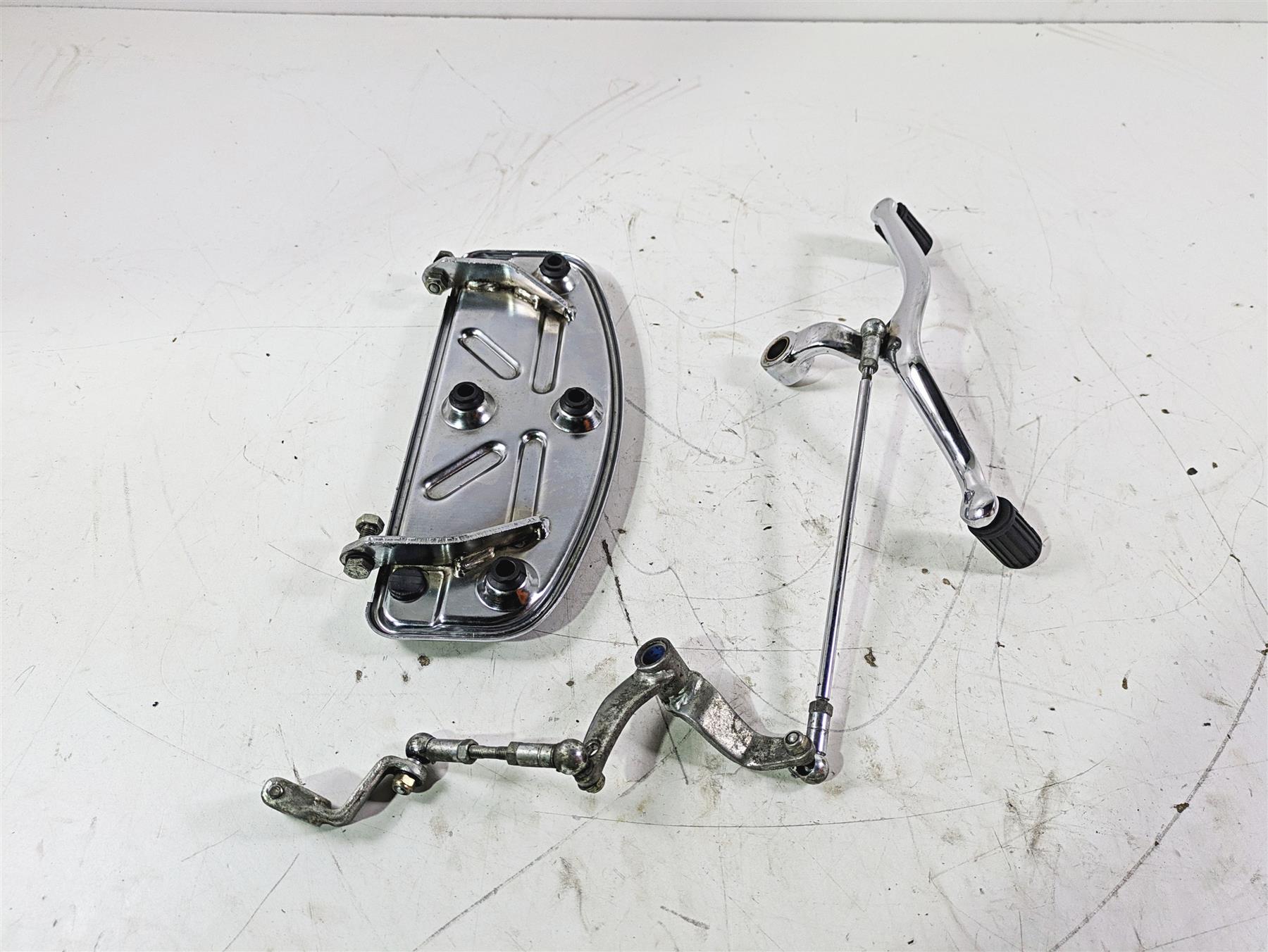 1998 Moto Guzzi California 1100 EV Left Floor Board & Shift Lever GU03422130 {{ shop.shopifyCountryName }} - Mototech271