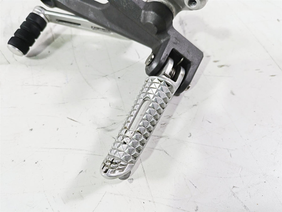 2020 Triumph Daytona 765 Moto2 Left Rider Footpeg & Shifter T2083381 T2082931 {{ shop.shopifyCountryName }} - Mototech271