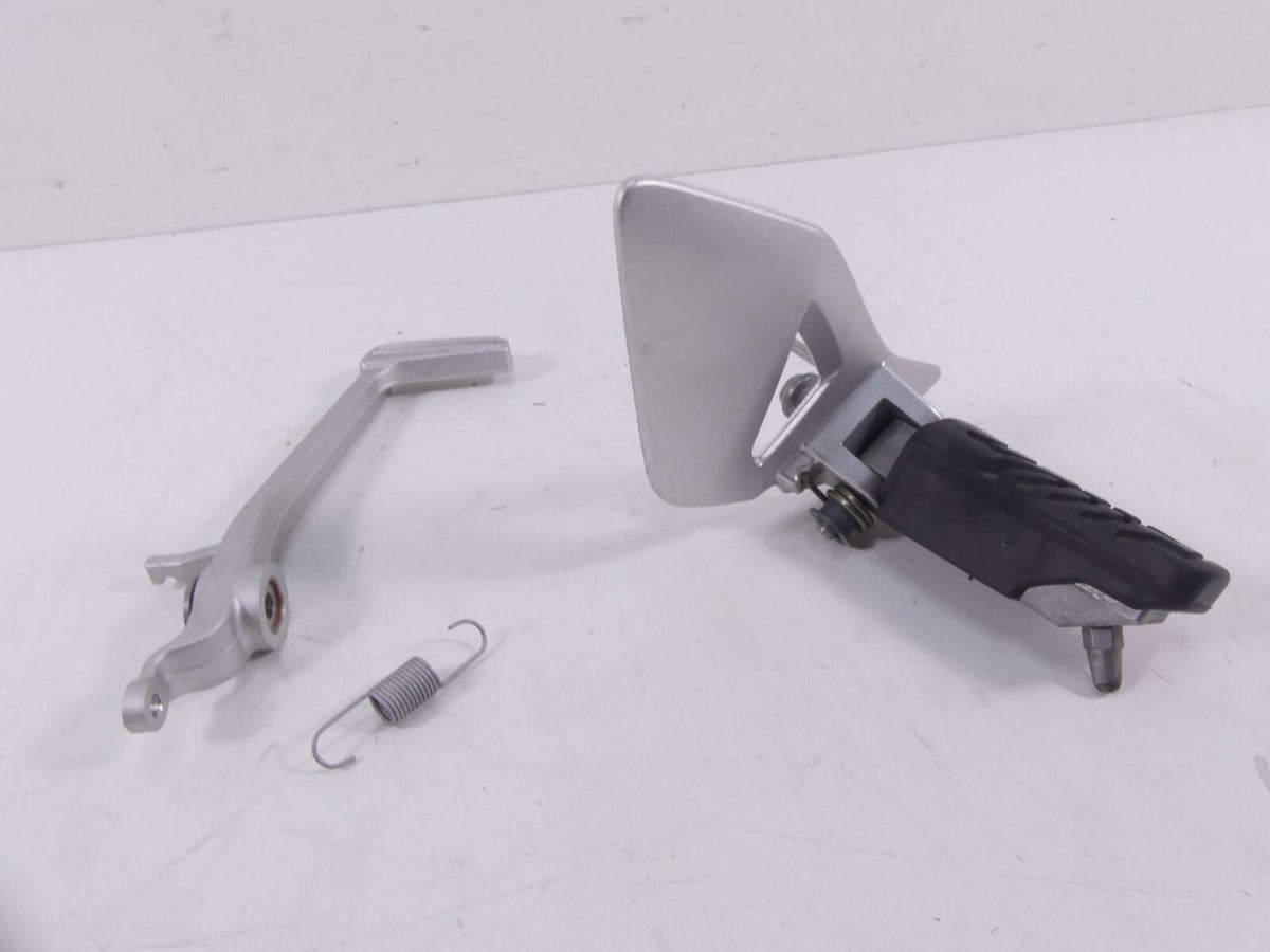 2017 BMW R1200RT RTW K52 Right Front Footpeg & Brake Pedal 46718535642 {{ shop.shopifyCountryName }} - Mototech271