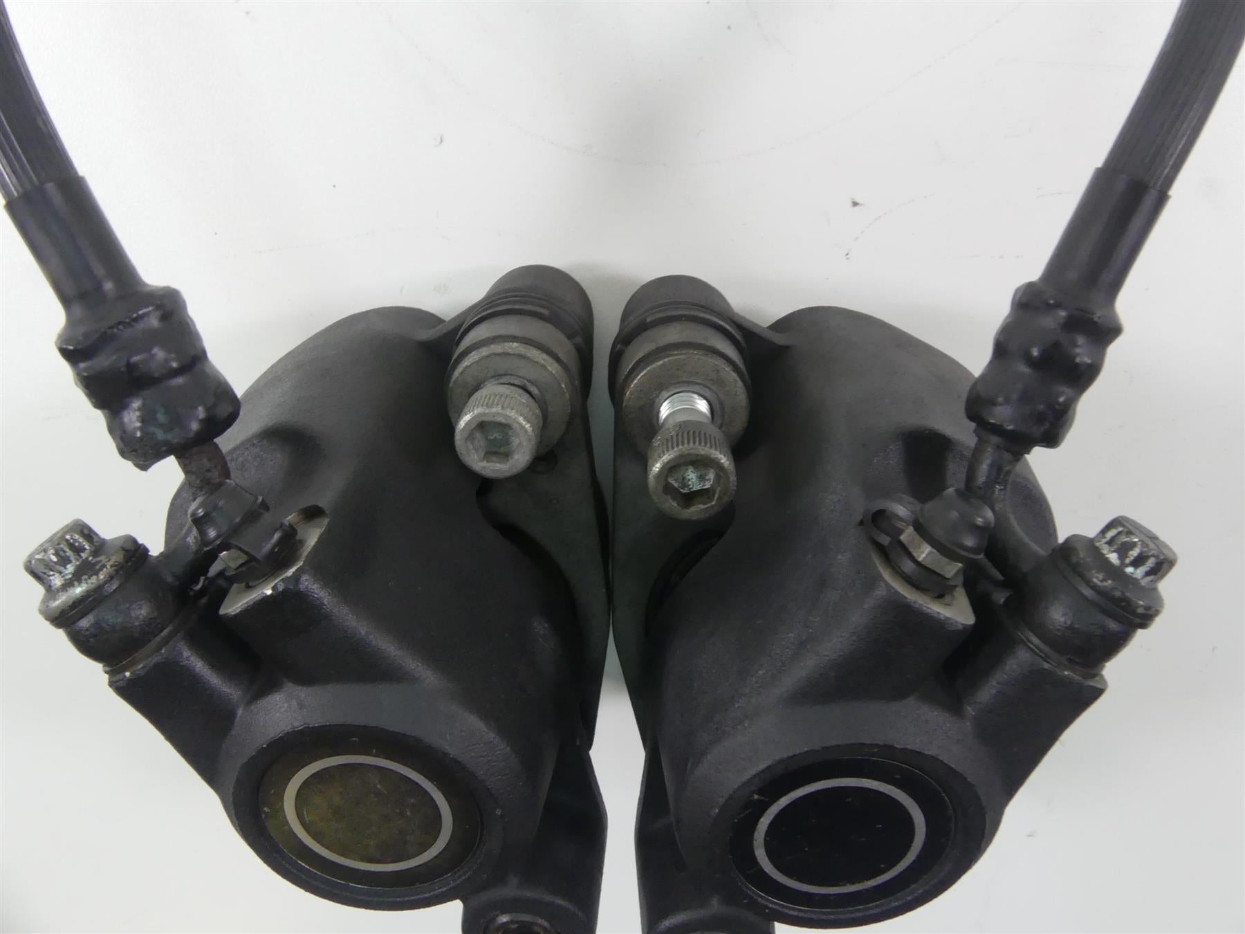 1995 Harley Touring FLHTCU Electra Glide Front Brake Caliper & Line Set 44023-83 {{ shop.shopifyCountryName }} - Mototech271