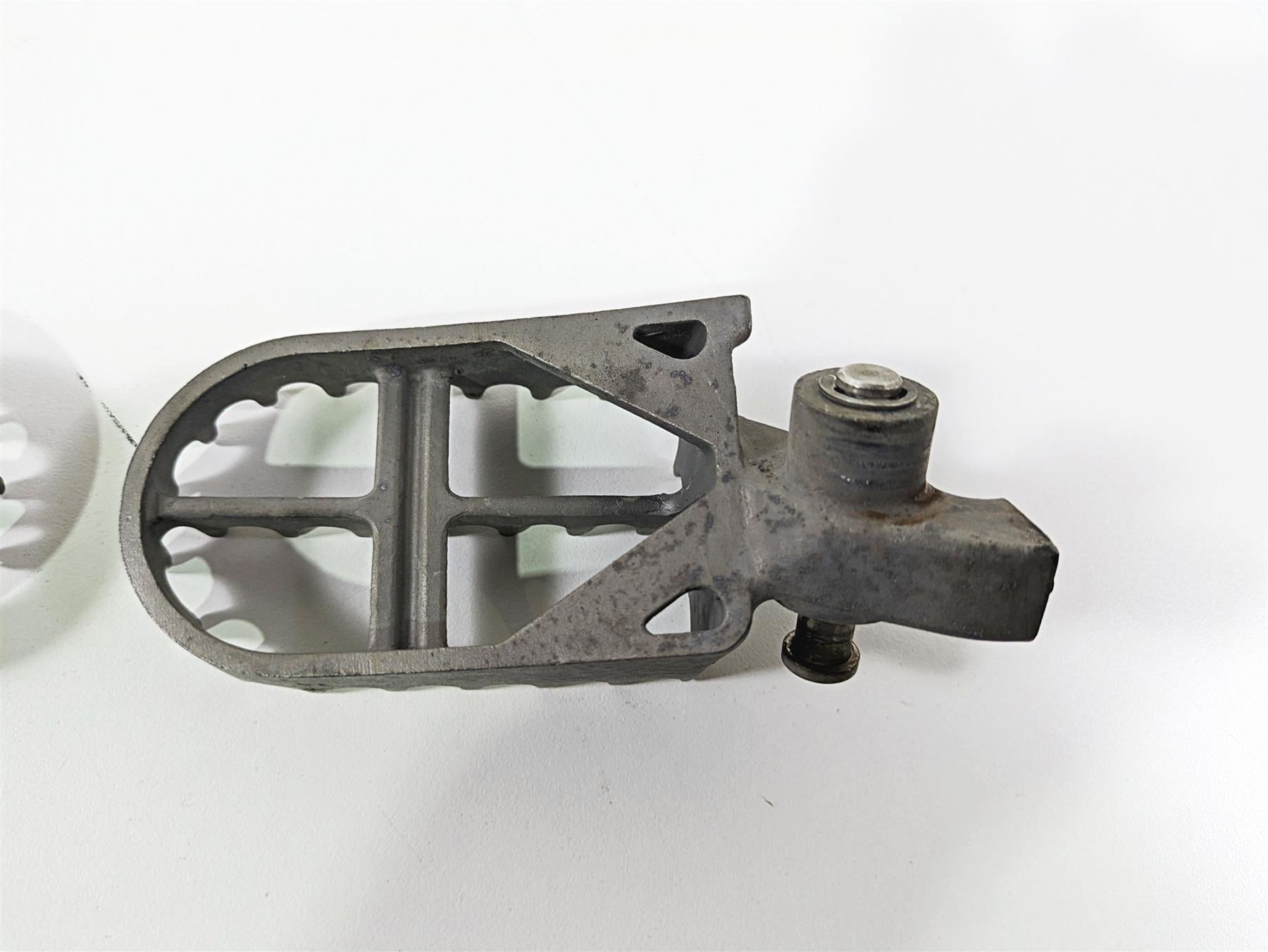 2006 BMW R1200GS K255 Adv Front Footpeg Rest Set 46717694557 {{ shop.shopifyCountryName }} - Mototech271