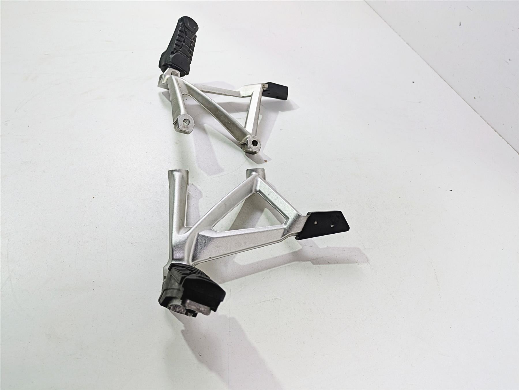 2017 BMW R1200 GS K50 Rear Passenger Footpeg Set 46718528793 46718528794 {{ shop.shopifyCountryName }} - Mototech271