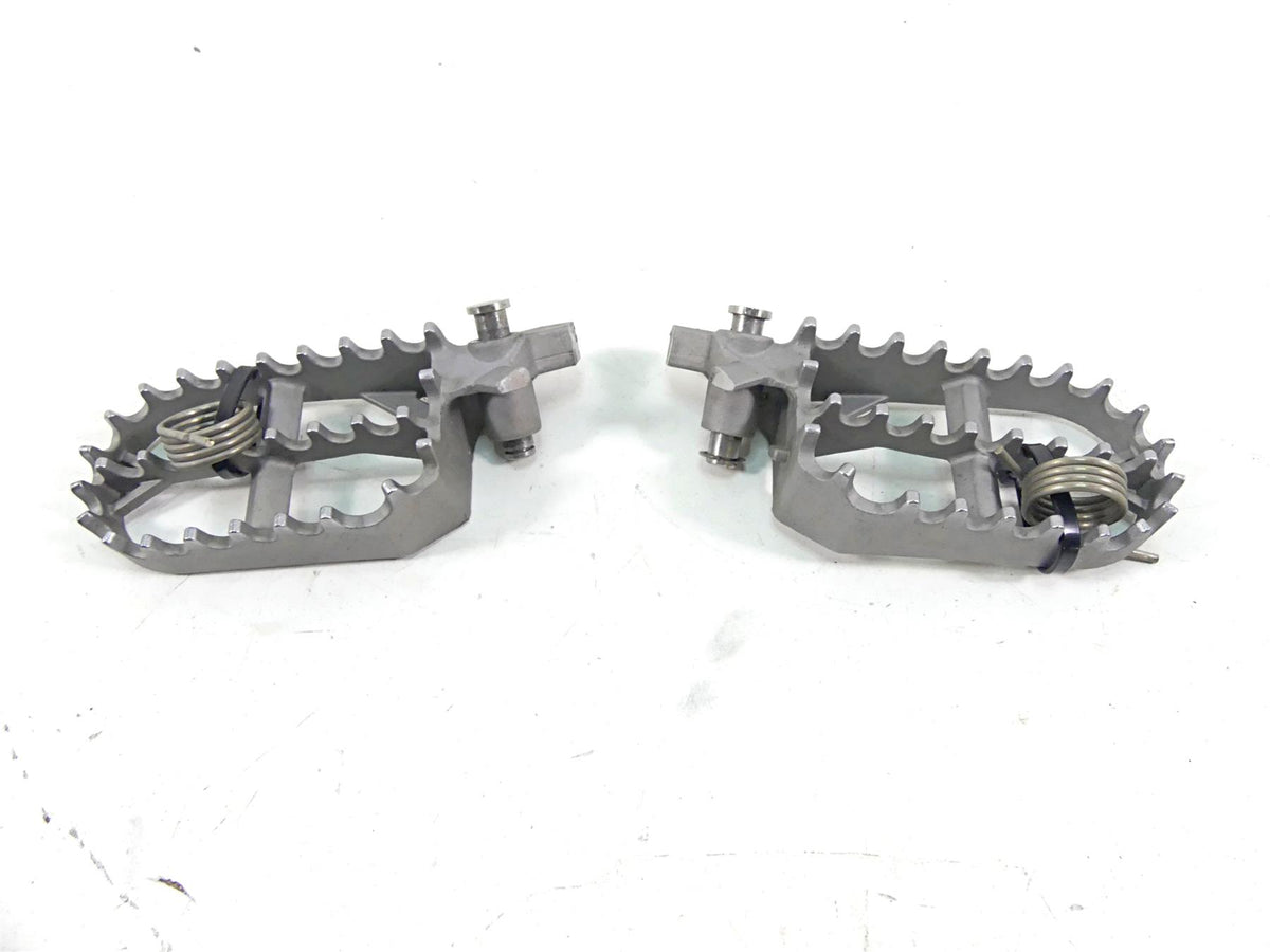 2016 BMW R1200GS Adv K51 Rider Footpeg Foot Peg Set 46718529843 46718529844 {{ shop.shopifyCountryName }} - Mototech271