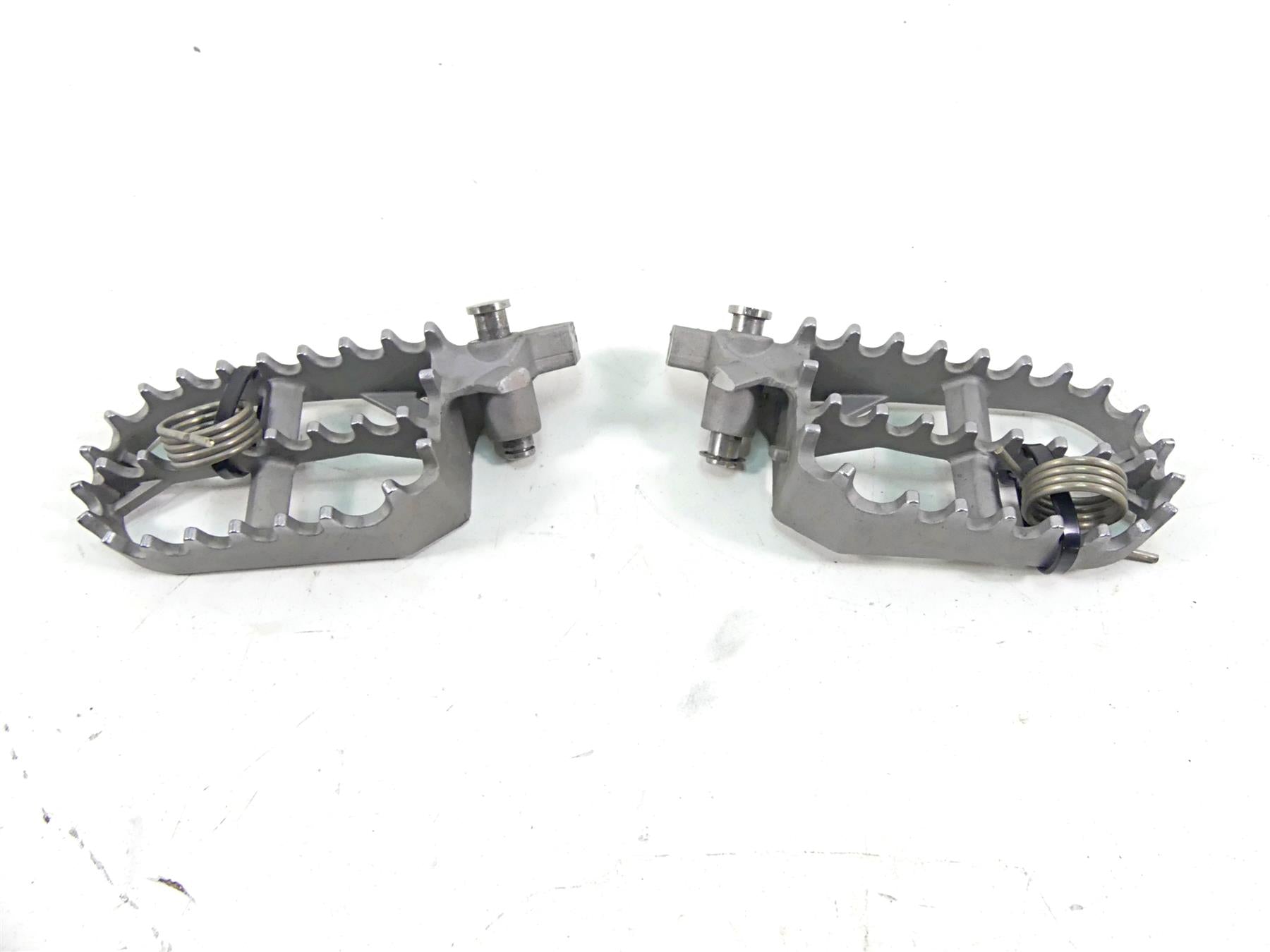 2016 BMW R1200GS Adv K51 Rider Footpeg Foot Peg Set 46718529843 46718529844