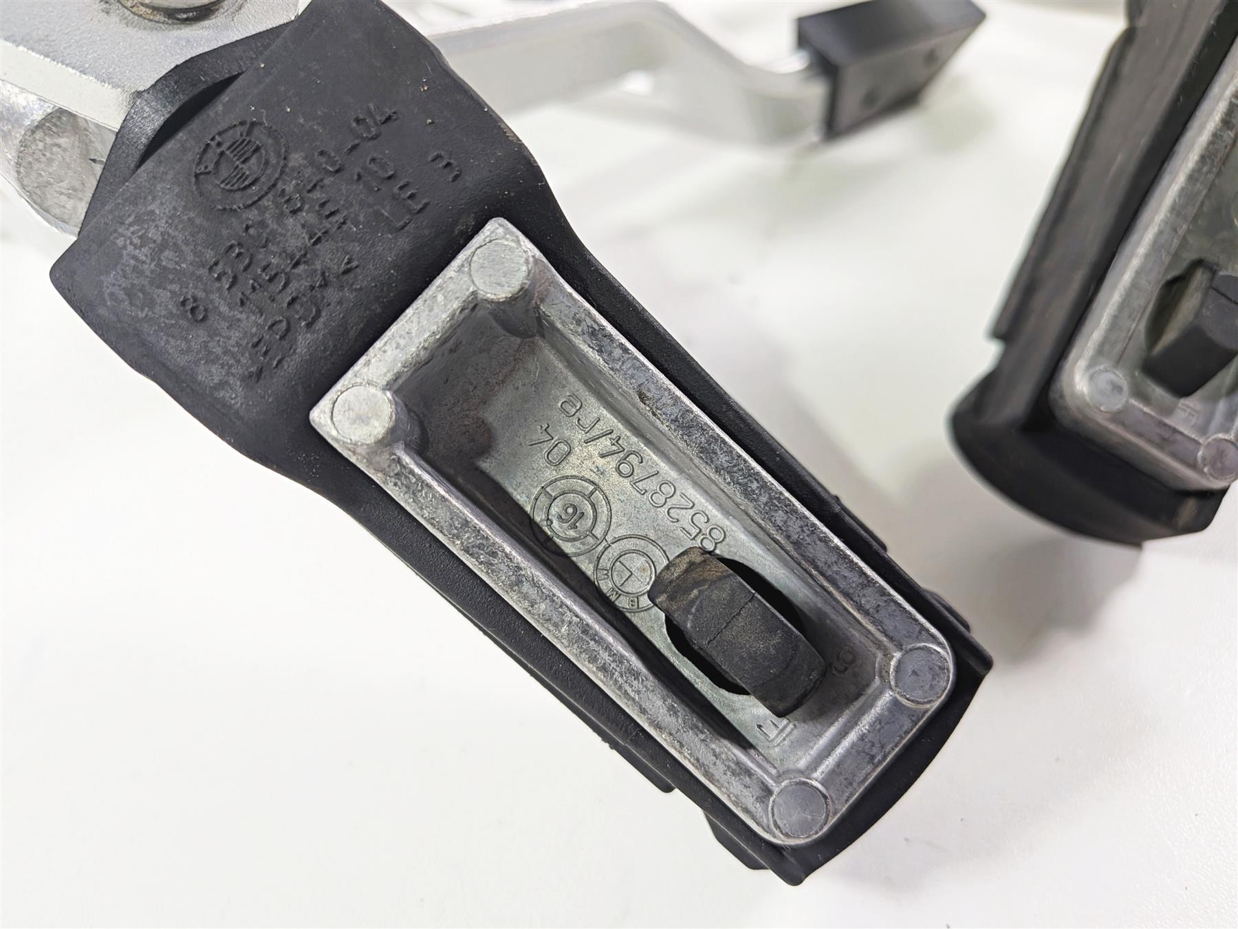 2016 BMW R1200 GS K50 Rear Passenger Footpeg Set 46718528793 46718528794 {{ shop.shopifyCountryName }} - Mototech271