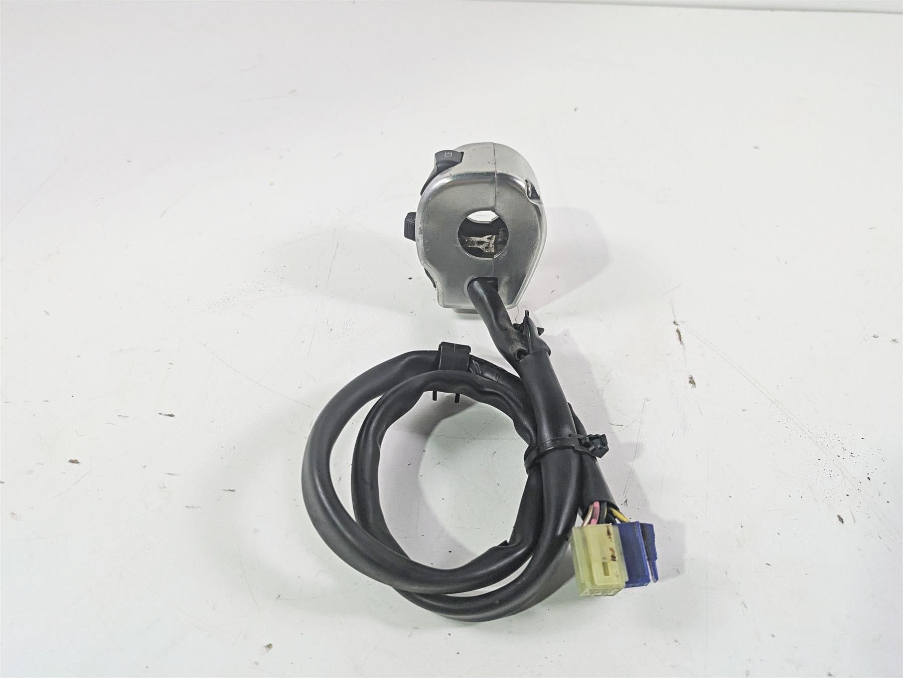 2006 Yamaha XVS650 V-Star Classic Left Hand Control Switch 5VN-83973-20-00 {{ shop.shopifyCountryName }} - Mototech271