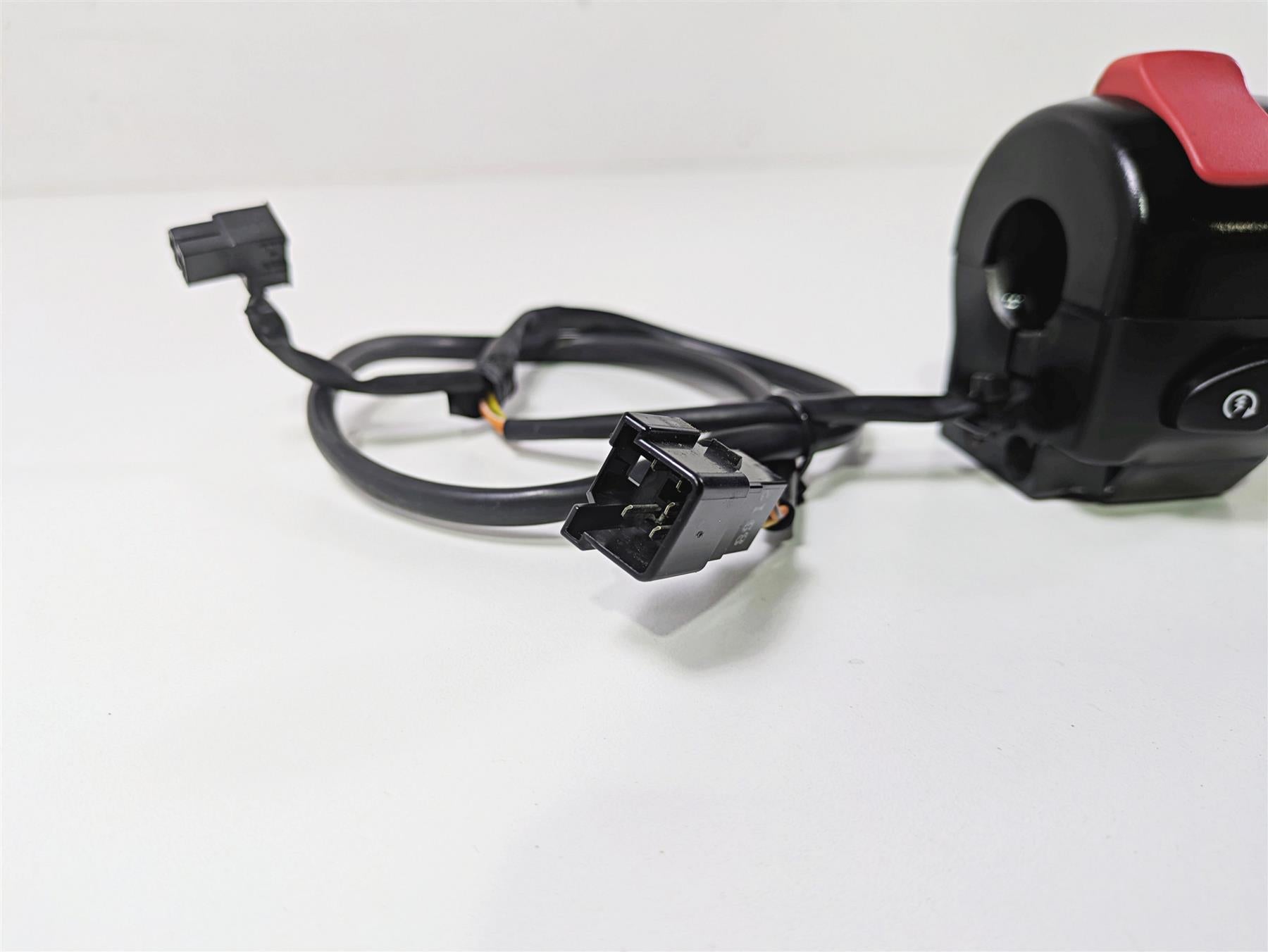2019 Suzuki M109R VZR1800 Boulevard Right Hand Control Switch 37200-06J00 {{ shop.shopifyCountryName }} - Mototech271