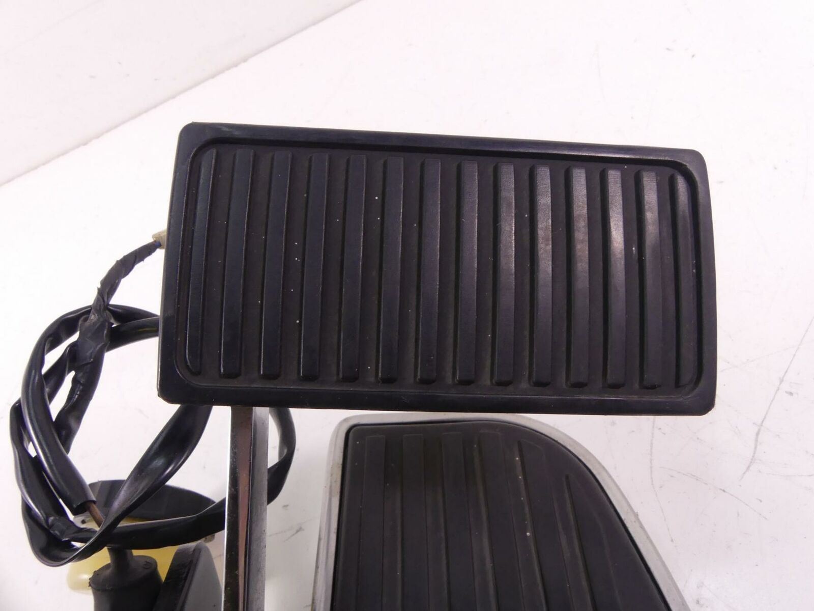 1997 Kawasaki Vulcan VN1500 Classic Left Right Front Floor Board Set 34003-1448 {{ shop.shopifyCountryName }} - Mototech271