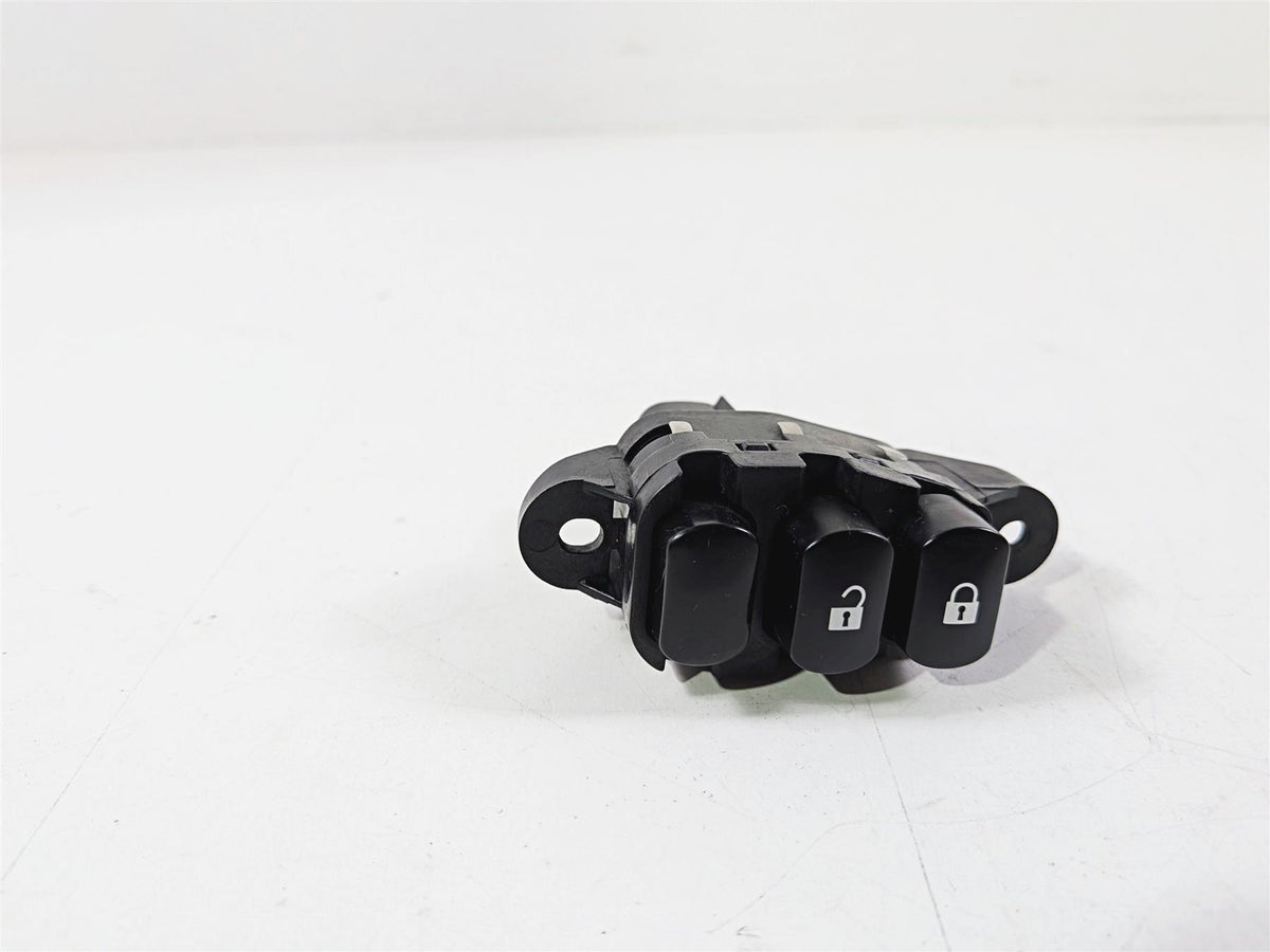 2015 Harley Touring FLTRUSE CVO Road Glide Power Lock Switch Button 71400033-Mototech271