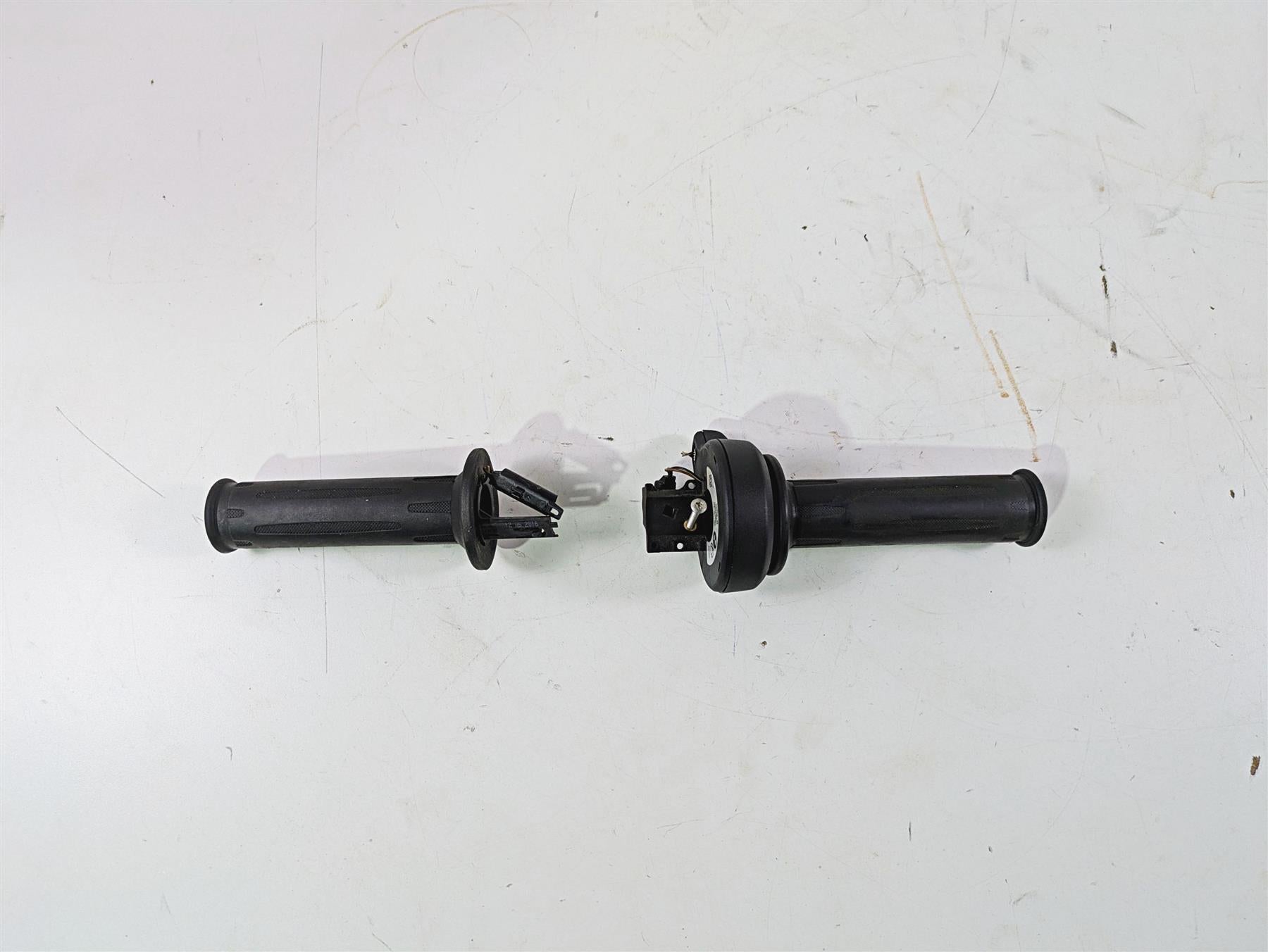 2017 BMW F800GS Adv K75 Heated Hand Grip Set - Read 61318522470 61318552119 {{ shop.shopifyCountryName }} - Mototech271