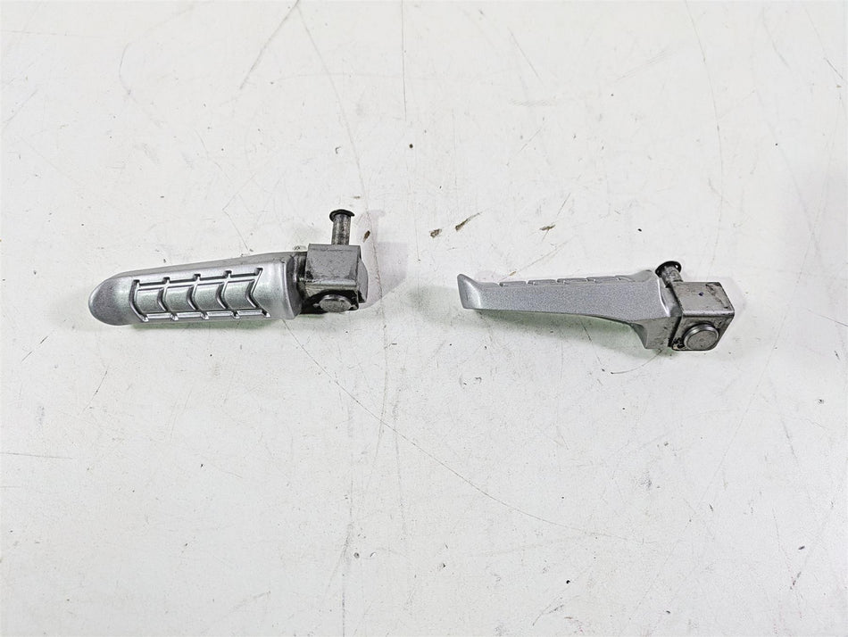 2023 BMW G310R K03 Rear Passenger Footpegs 46718553973 46718553974 {{ shop.shopifyCountryName }} - Mototech271