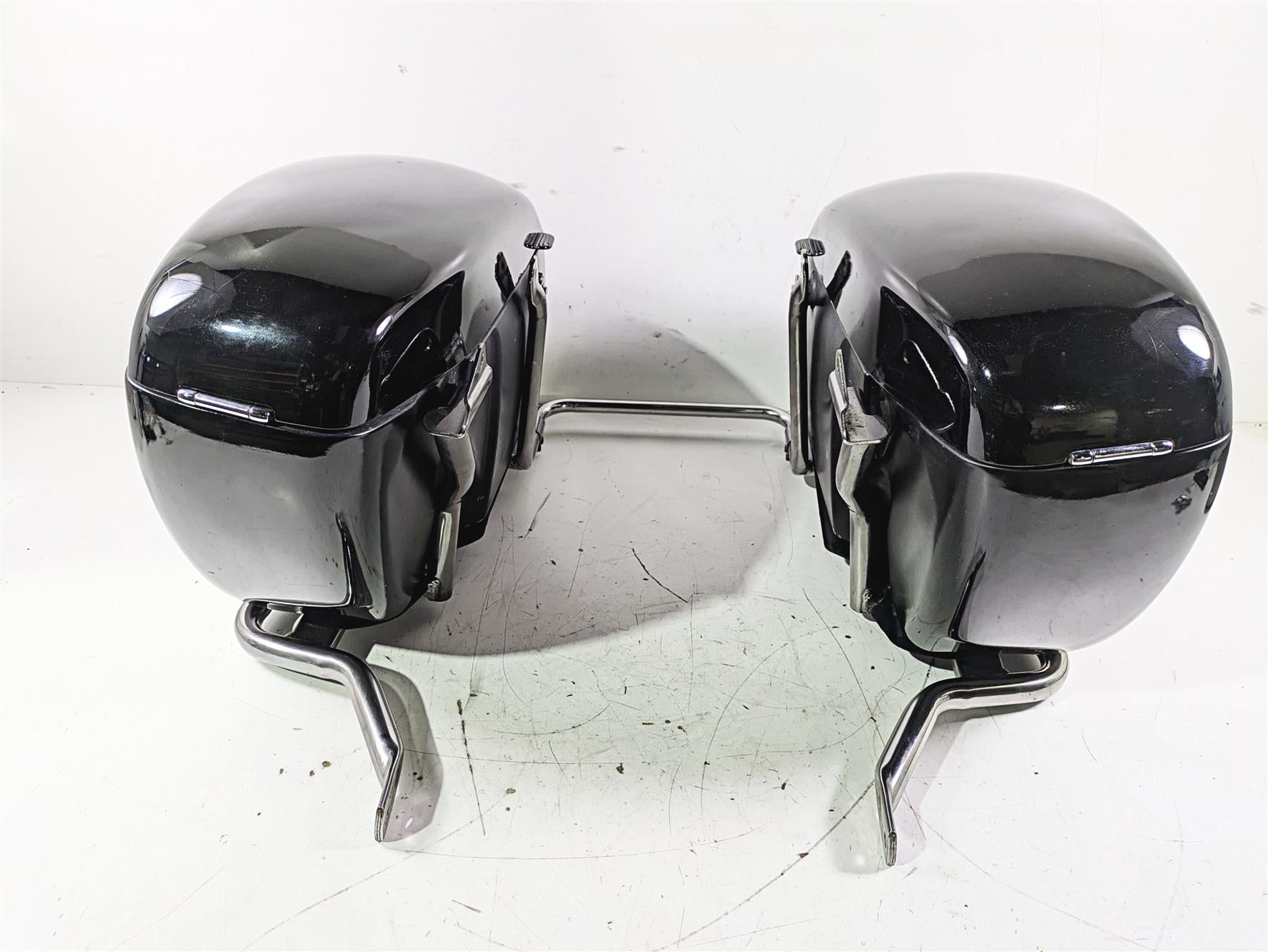 2002 Honda GL1500 CD Valkyrie Deluxe Interstate Saddlebag & Holder Set 21.152 {{ shop.shopifyCountryName }} - Mototech271