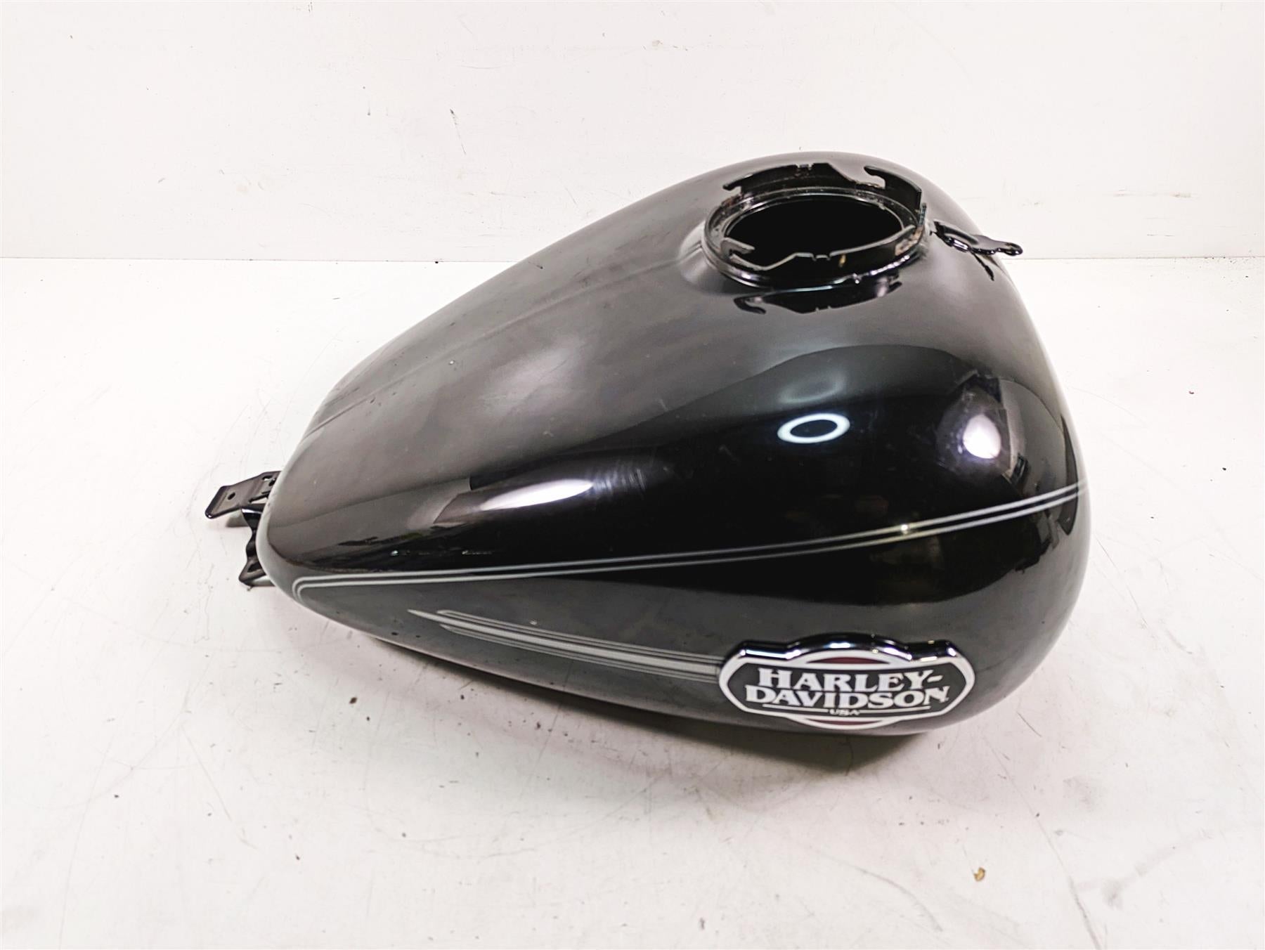 2009 Harley Touring FLHTCU Electra Glide Fuel Petrol Gas Tank - No Dent 61356-08 {{ shop.shopifyCountryName }} - Mototech271