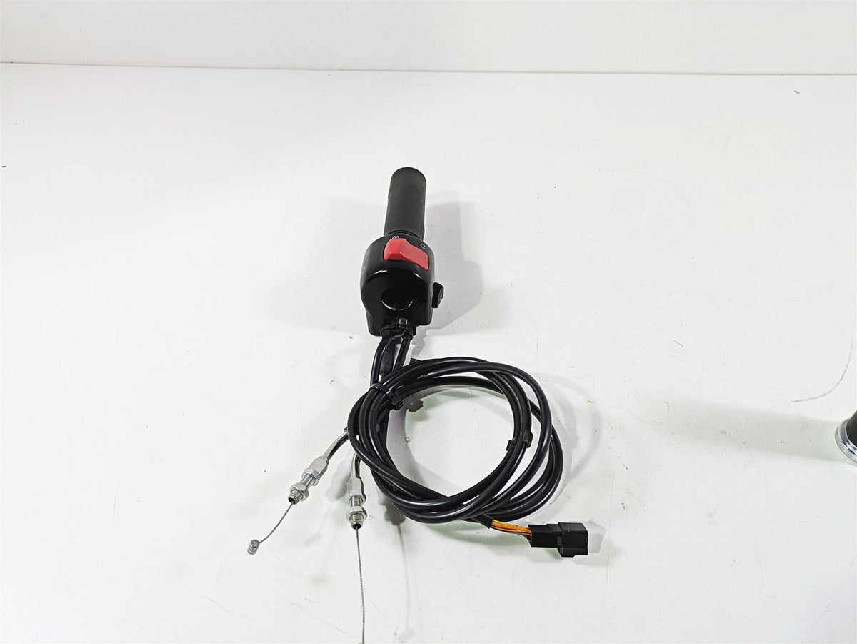 2016 Suzuki M109R VZR1800 Boulevard Right Hand Control Switch 37200-06J00 {{ shop.shopifyCountryName }} - Mototech271