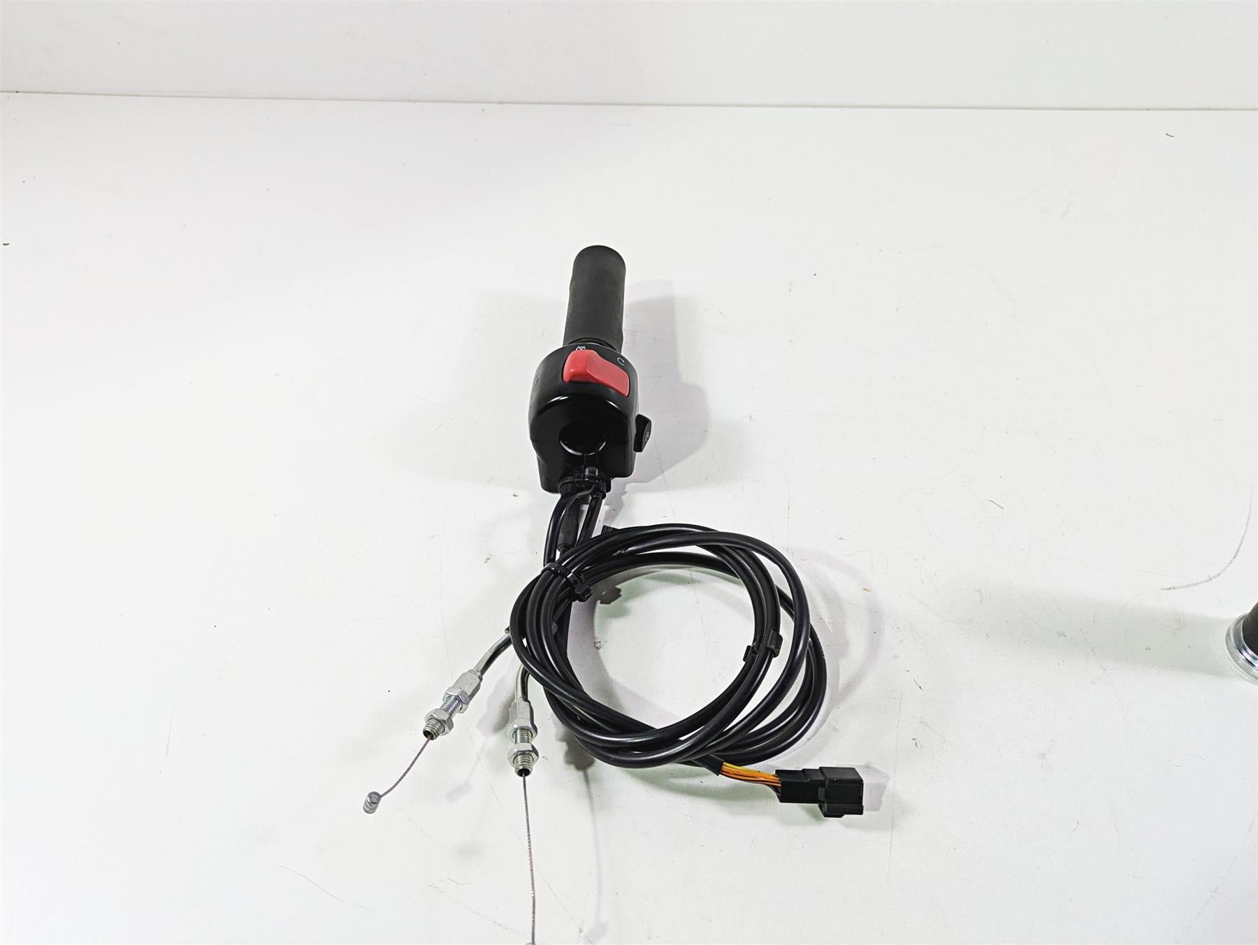 2016 Suzuki M109R VZR1800 Boulevard Right Hand Control Switch 37200-06J00 {{ shop.shopifyCountryName }} - Mototech271