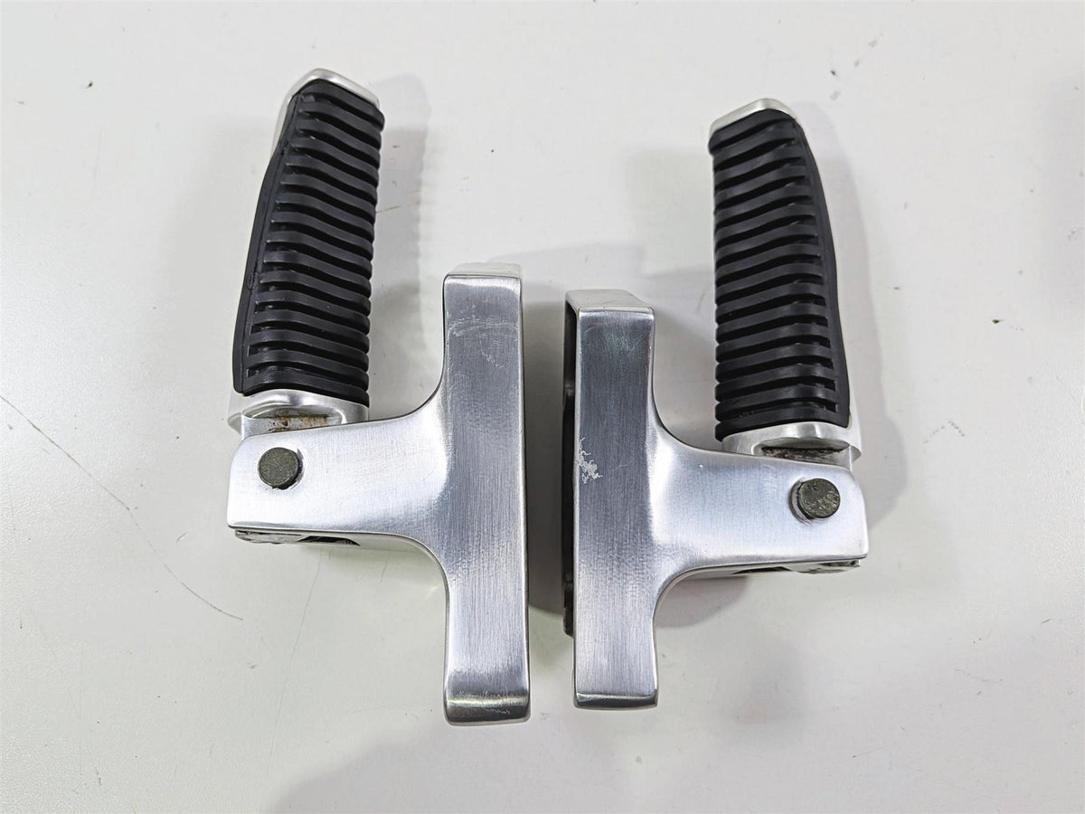 2006 Suzuki C90 VL1500T Boulevard Rear Passenger Footpeg Set 43811-10F10 {{ shop.shopifyCountryName }} - Mototech271