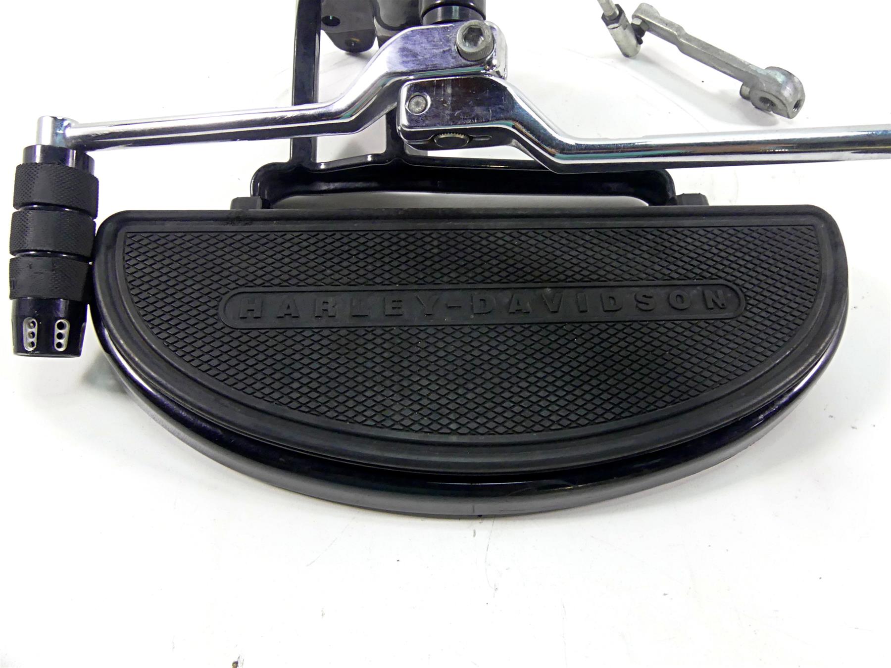 2016 Harley Softail FLS Slim Left Front Floorboard & Shifter Set 33630-07A {{ shop.shopifyCountryName }} - Mototech271