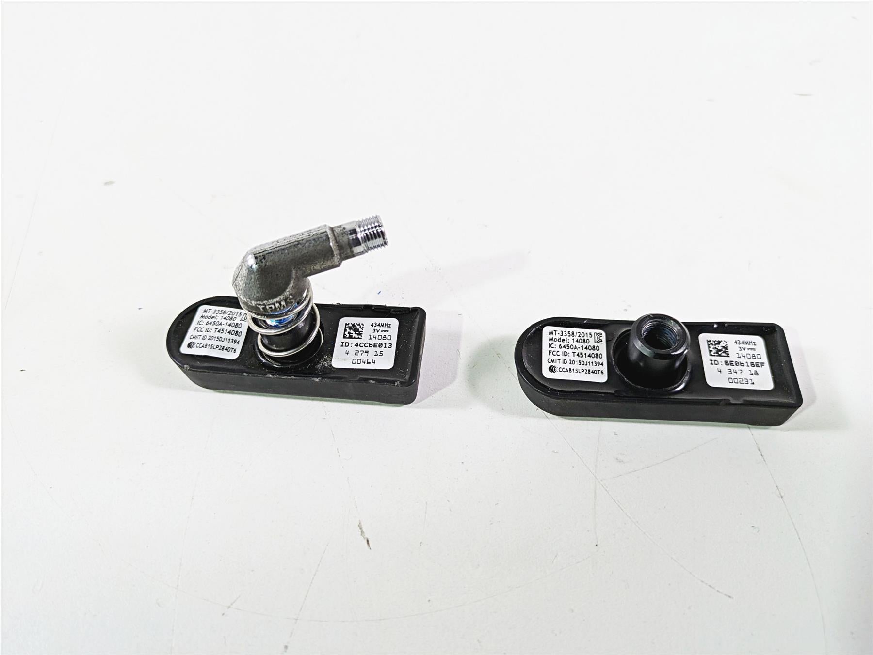 2017 Harley Touring FLHTKSE CVO E-Glide Tire Pressure Sensor Set -Read 32700052A {{ shop.shopifyCountryName }} - Mototech271