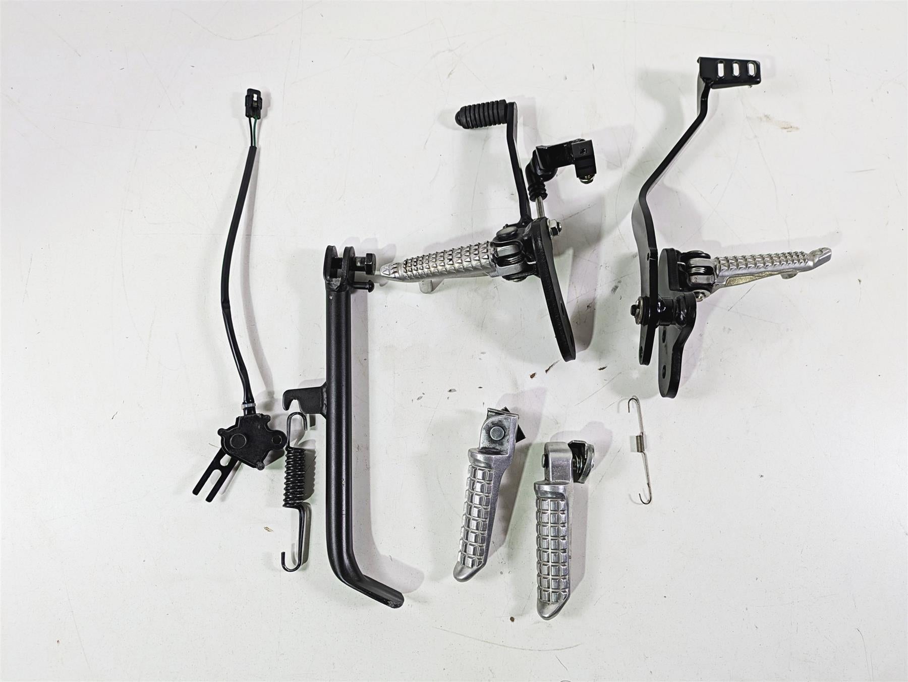 2021 Kawasaki Z125 Pro  Front Rear Footpeg Rest Pedal Set 34003-0163-18R | Mototech271