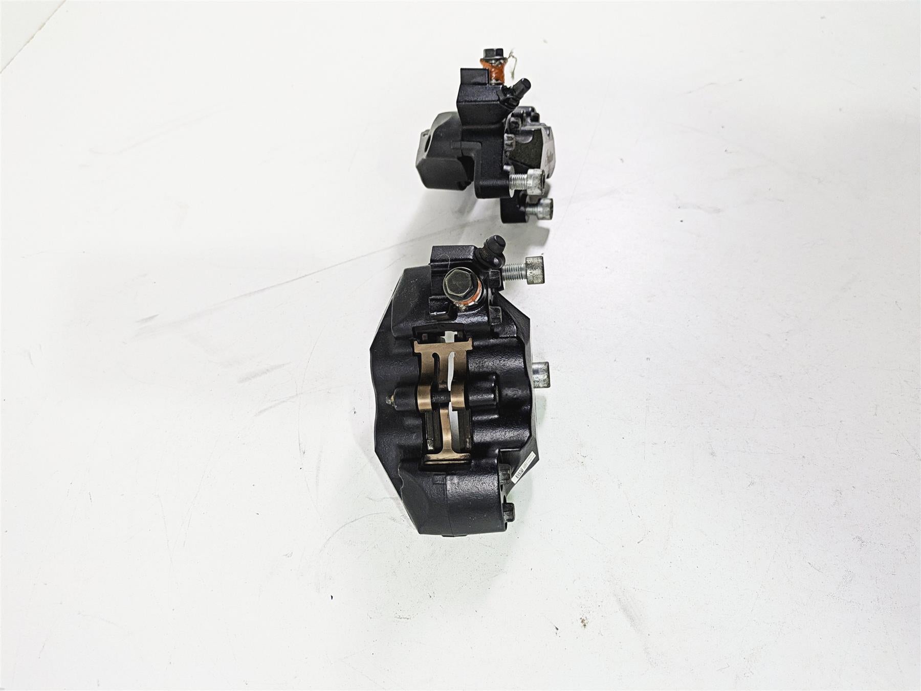 2017 Indian Chieftain Limited Front Brake Caliper Set 1912390 1912391 {{ shop.shopifyCountryName }} - Mototech271