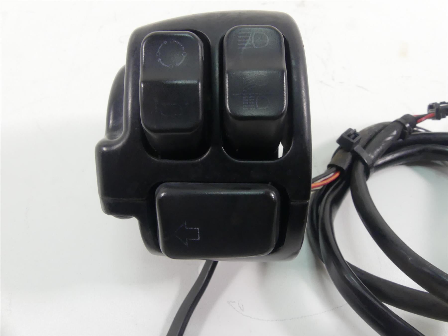 2016 Harley FXDL Dyna Low Rider Left Hand Blinker Light Control Switch 71500372 {{ shop.shopifyCountryName }} - Mototech271